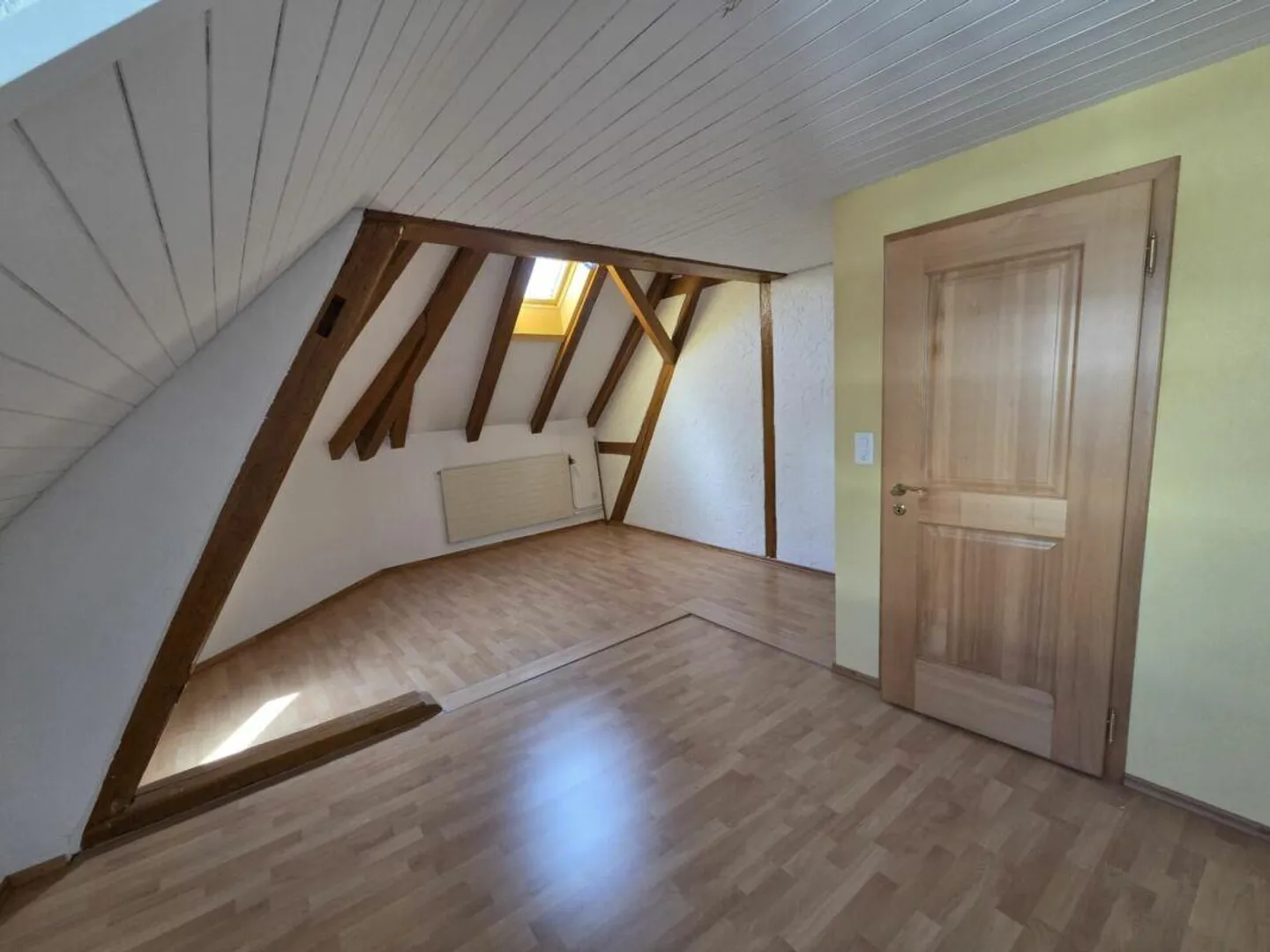 For rent immediately 4-room attic apartment in the center of Wil, 5 minutes walk to the train station - Photo 6 of 10