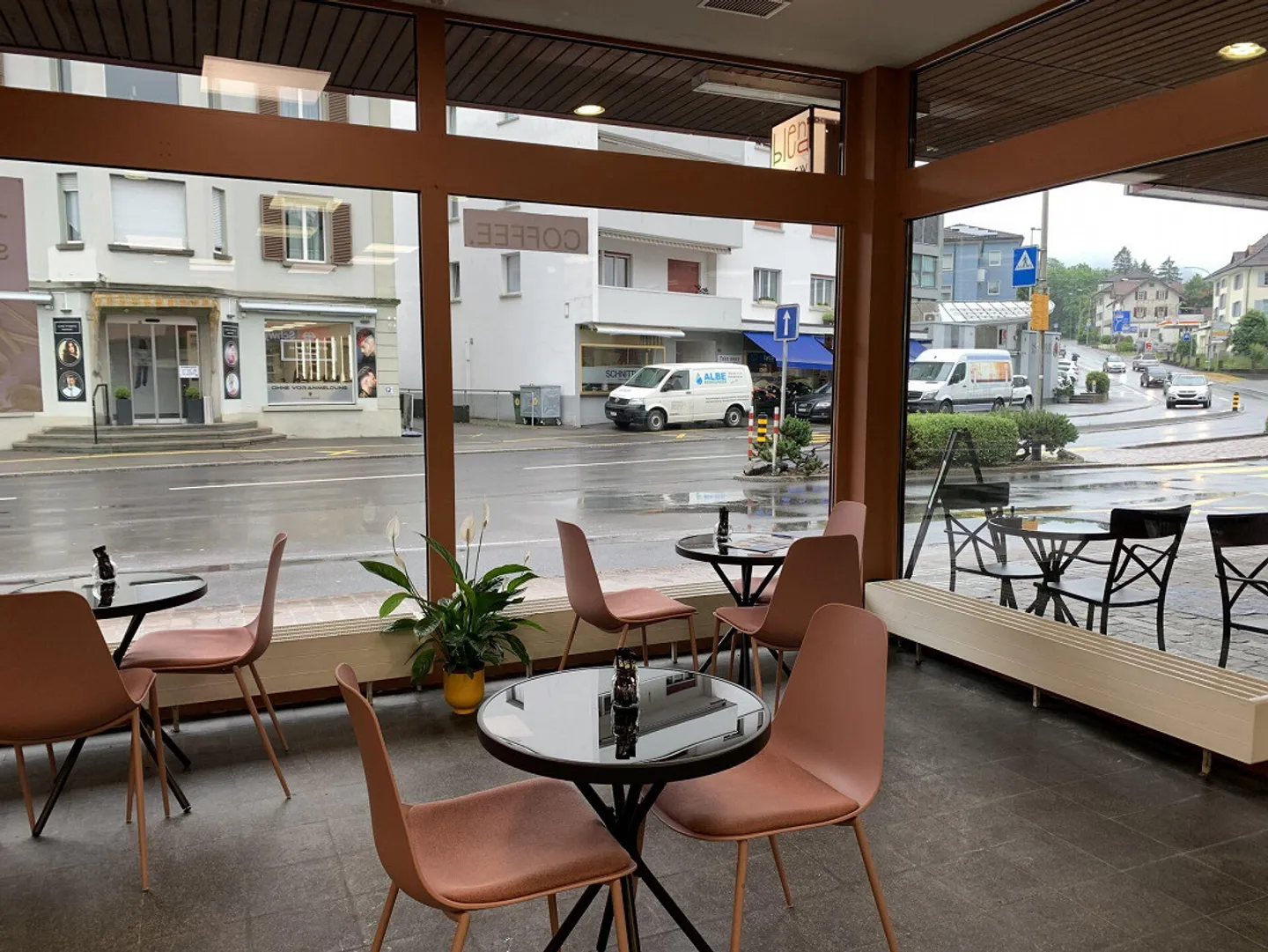 Bahnhof Schwyz - Your café in the midst of events? - Photo 2 of 5