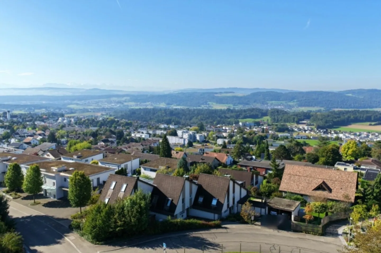 «Raumwunder mit Weitsicht an begehrter Hanglage» - Photo 1 sur 11