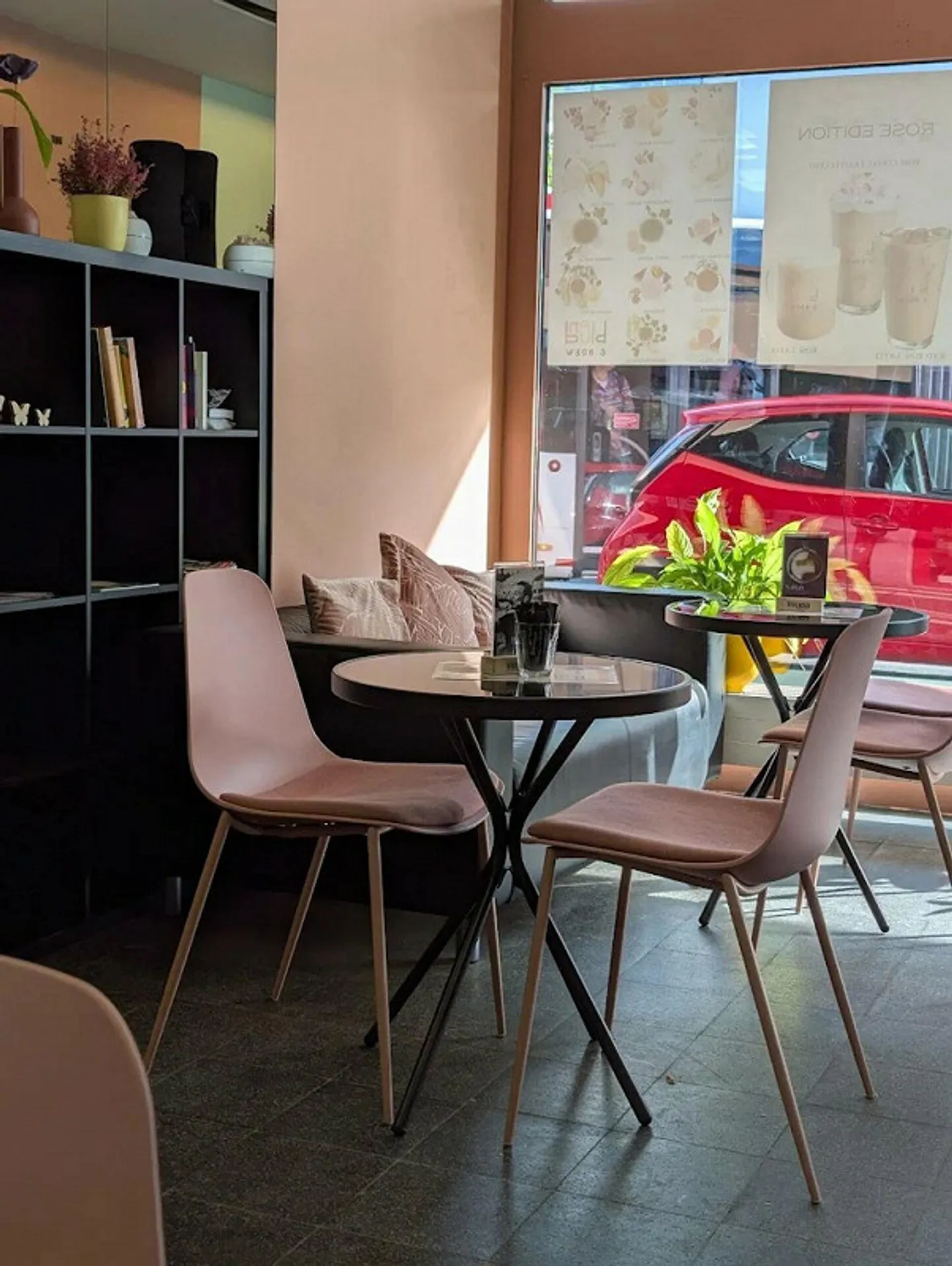 Bahnhof Schwyz - Your café in the midst of events? - Photo 3 of 5