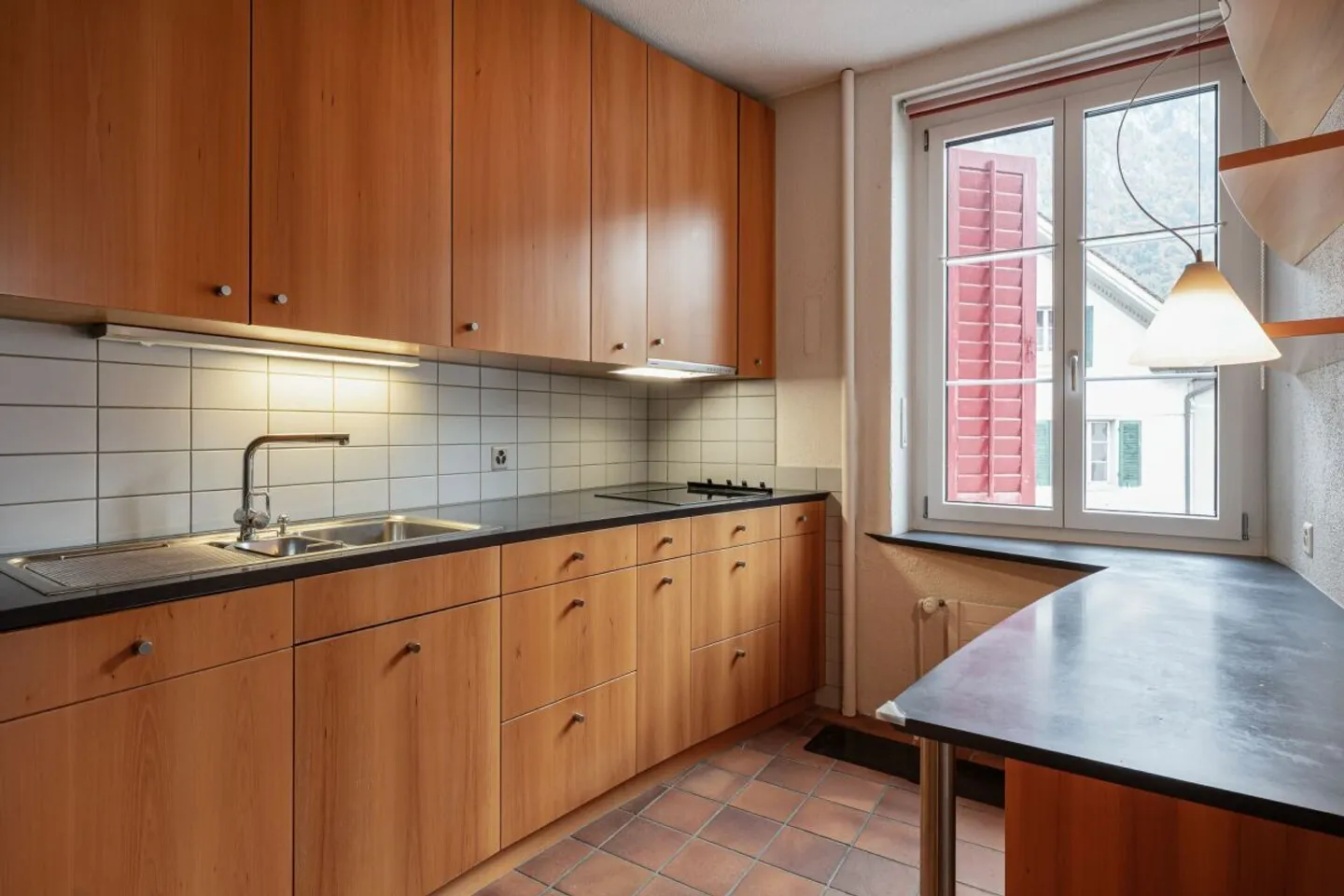 Casa a schiera ben tenuta e ristrutturata con stile, con due appartamenti, uffici e studio - Foto 17 di 32