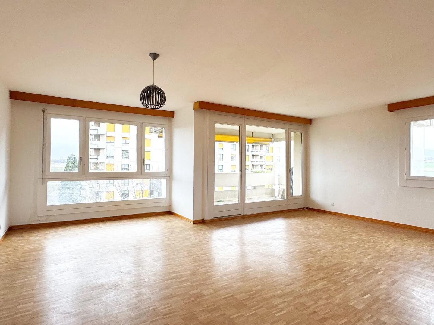 Renovated 6-room apartment in Meyrin - Photo 3 of 11
