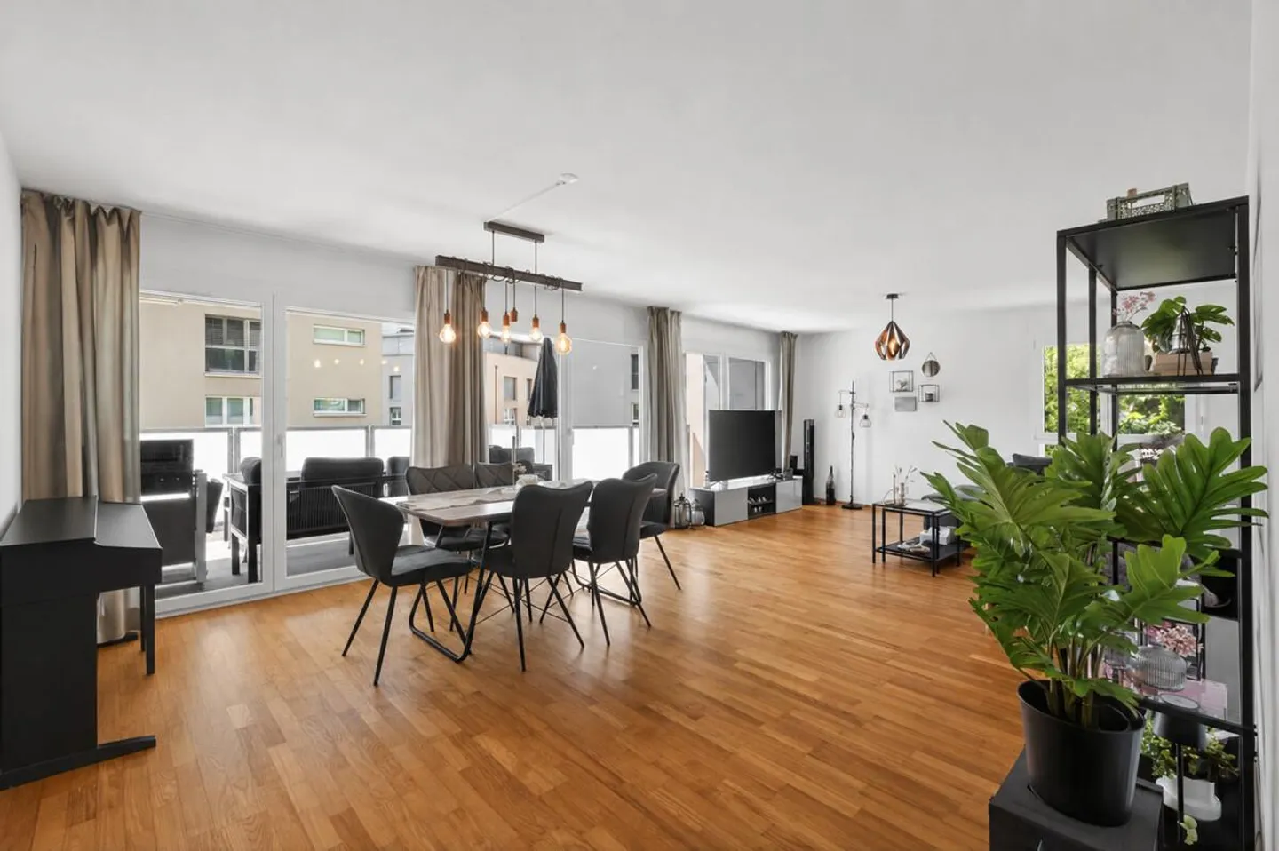 Charmante Wohnung mit Bergsicht - Foto 2 von 6