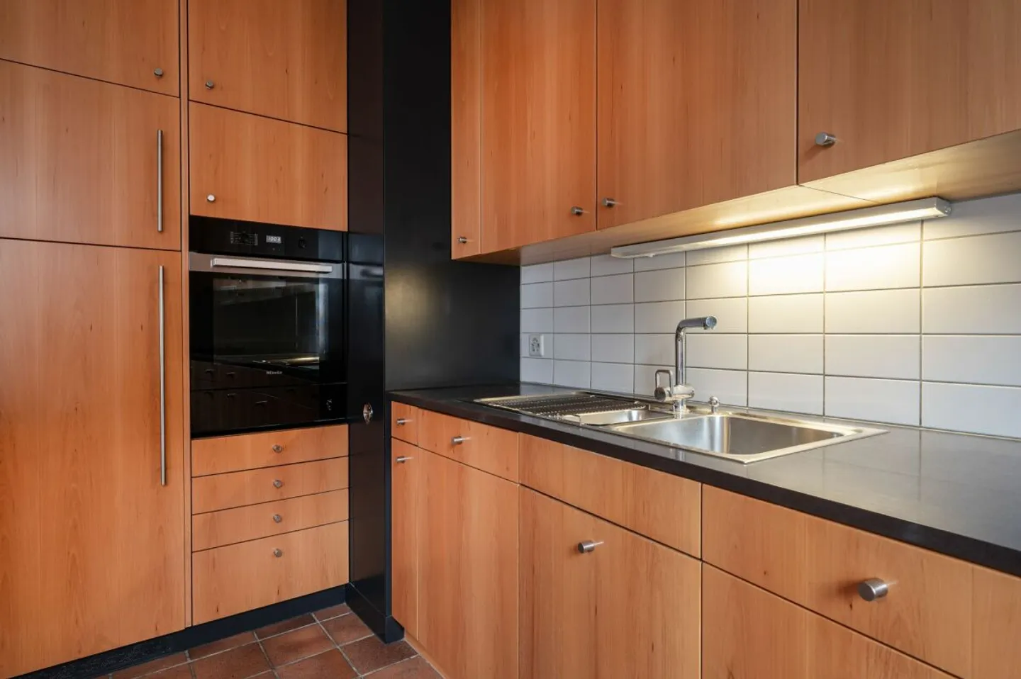 Casa a schiera ben tenuta e ristrutturata con stile, con due appartamenti, uffici e studio - Foto 18 di 32