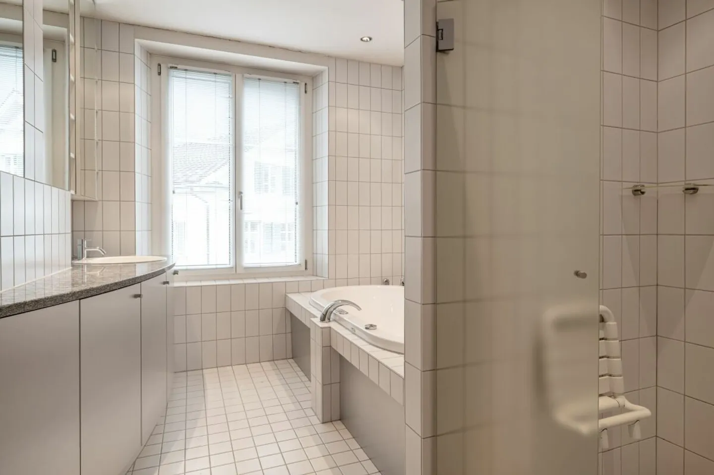 Casa a schiera ben tenuta e ristrutturata con stile, con due appartamenti, uffici e studio - Foto 20 di 32