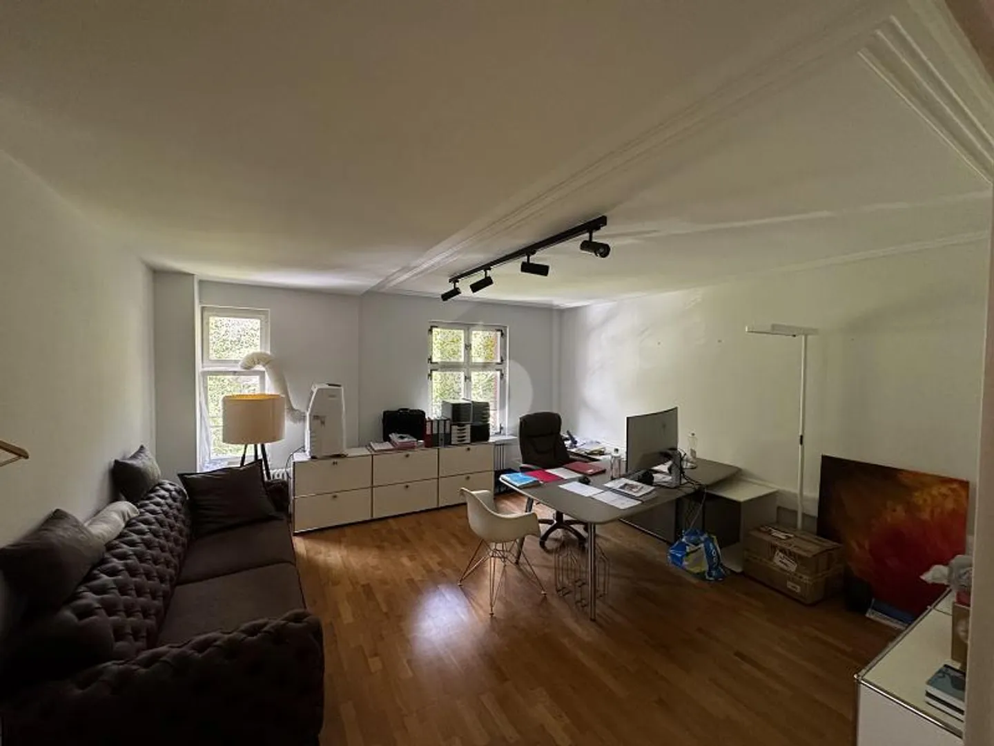 GERÄUMIG, STILLVOLL UND RUHIG - Photo 2 sur 6