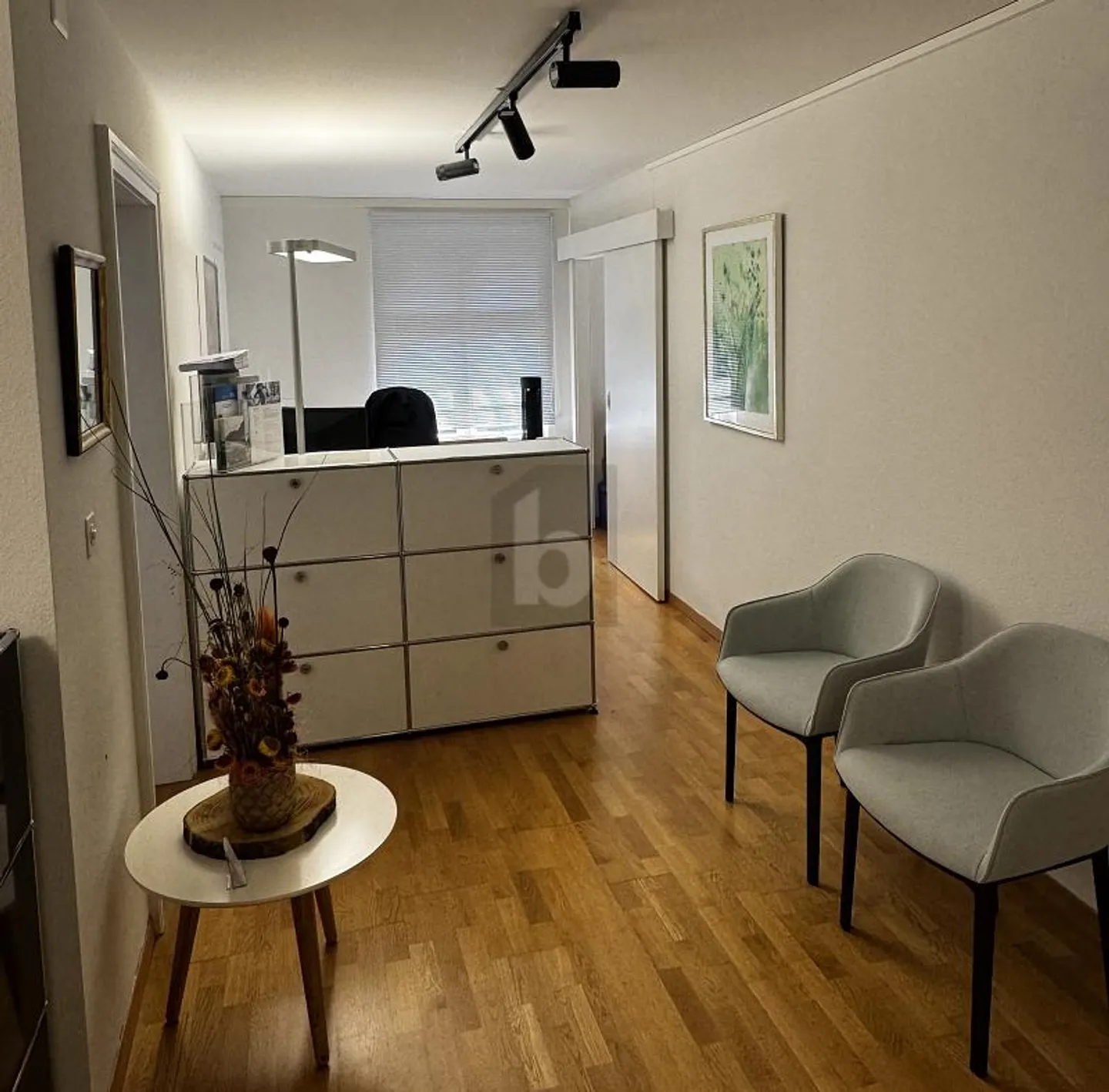 GERÄUMIG, STILLVOLL UND RUHIG - Photo 4 sur 6