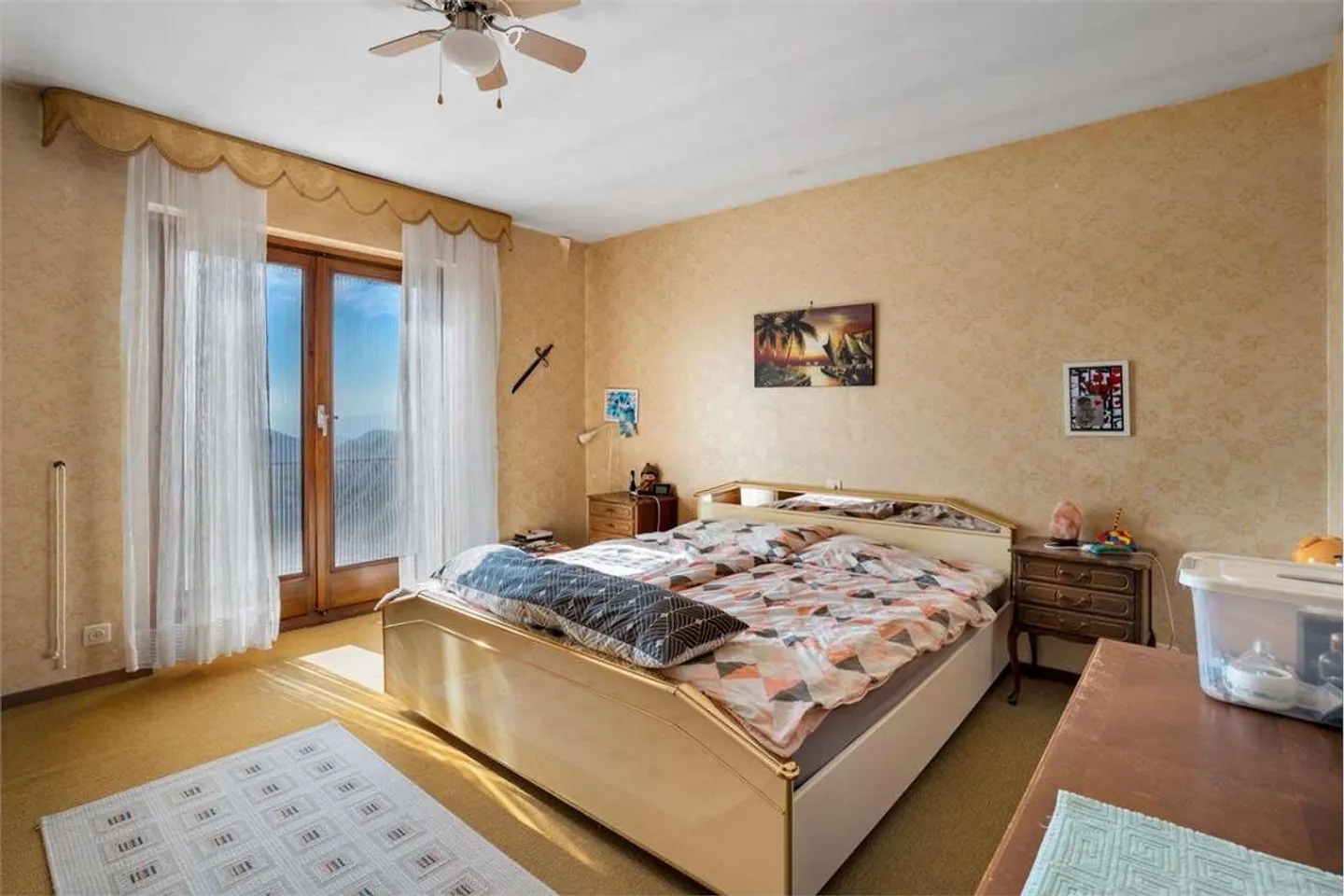 Semi-detached villa with large land - great opportunity for enhancement - Photo 10 of 13