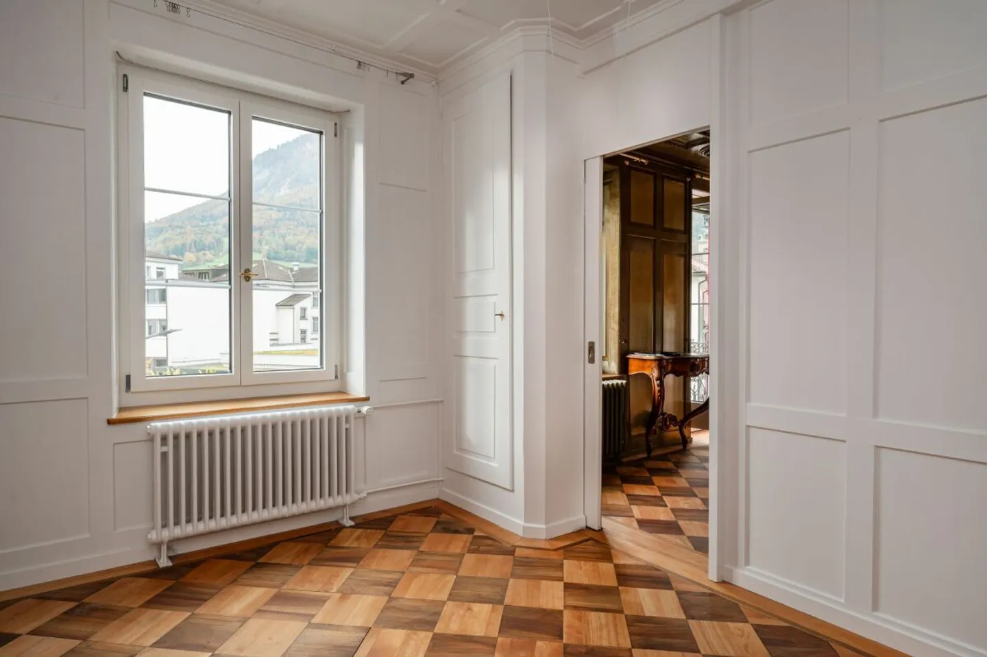 Casa a schiera ben tenuta e ristrutturata con stile, con due appartamenti, uffici e studio - Foto 23 di 32