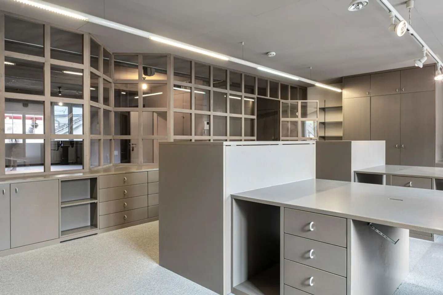 Casa a schiera ben tenuta e ristrutturata con stile, con due appartamenti, uffici e studio - Foto 29 di 32