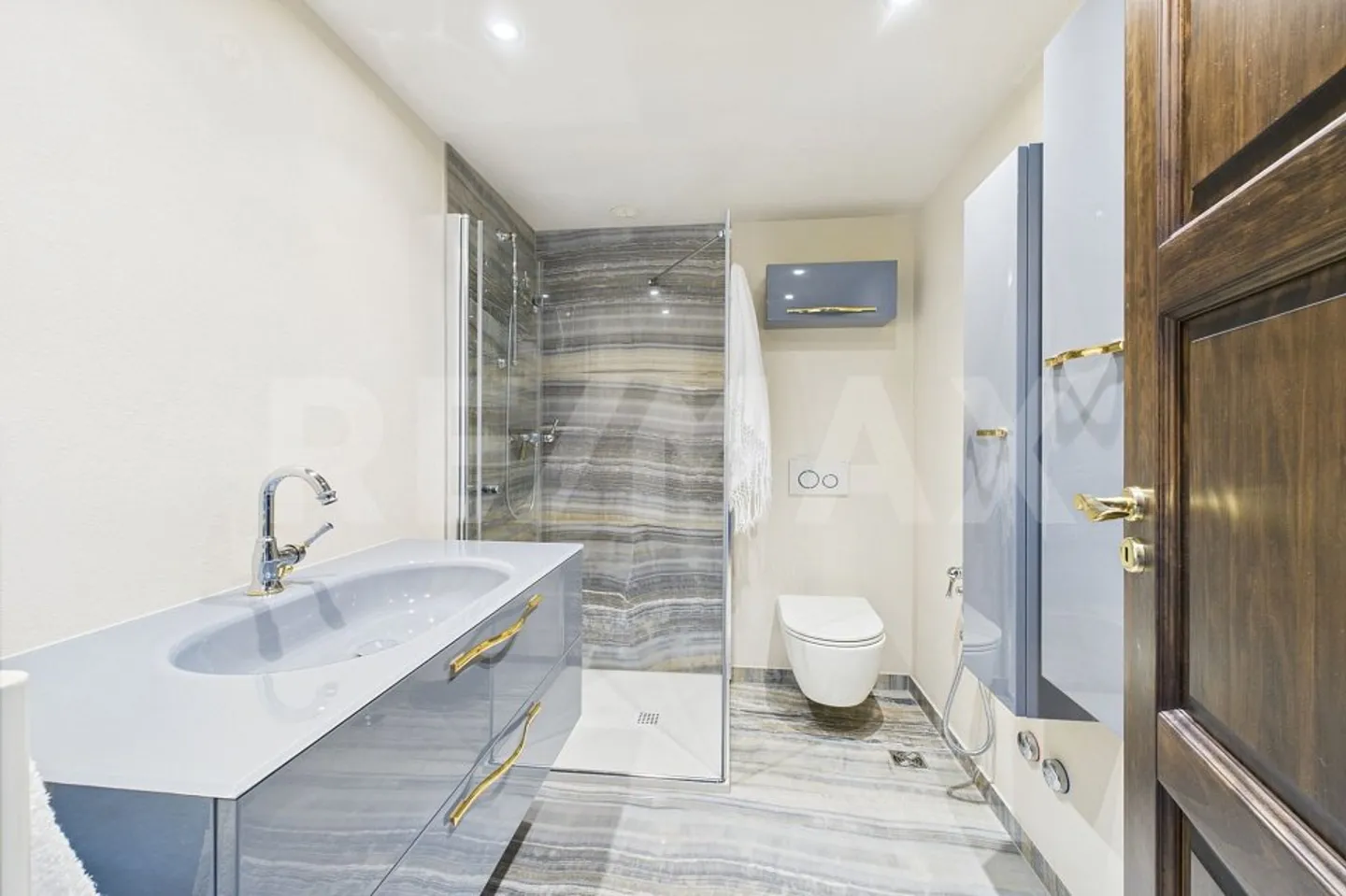 4 ½ Room Apartment with Breathtaking Views of Lugano and Monte Brè - Photo 8 of 13