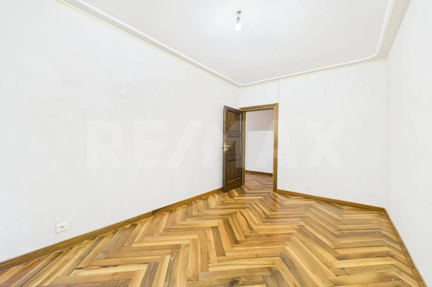 4 ½ Room Apartment with Breathtaking Views of Lugano and Monte Brè - Photo 10 of 13