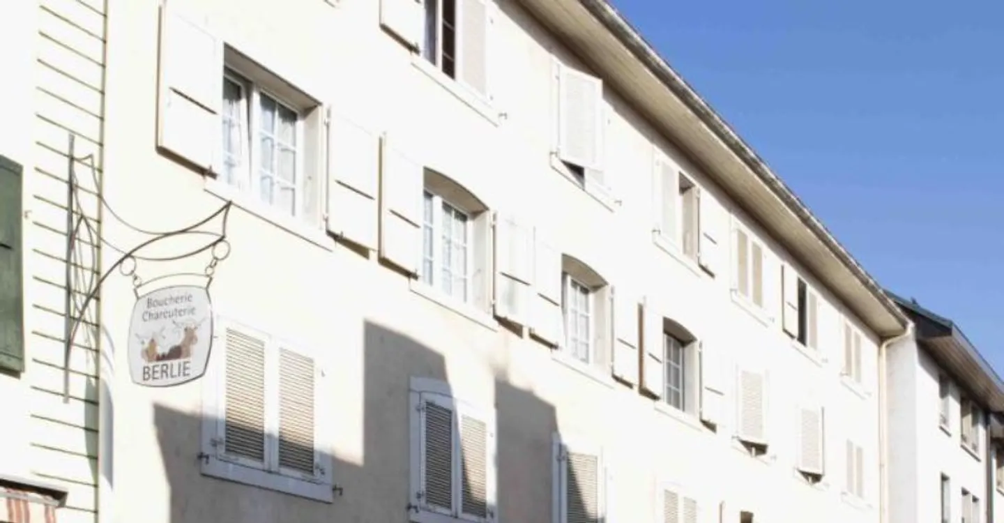 Bright apartment in the heart of Rolle - Photo 1 of 7