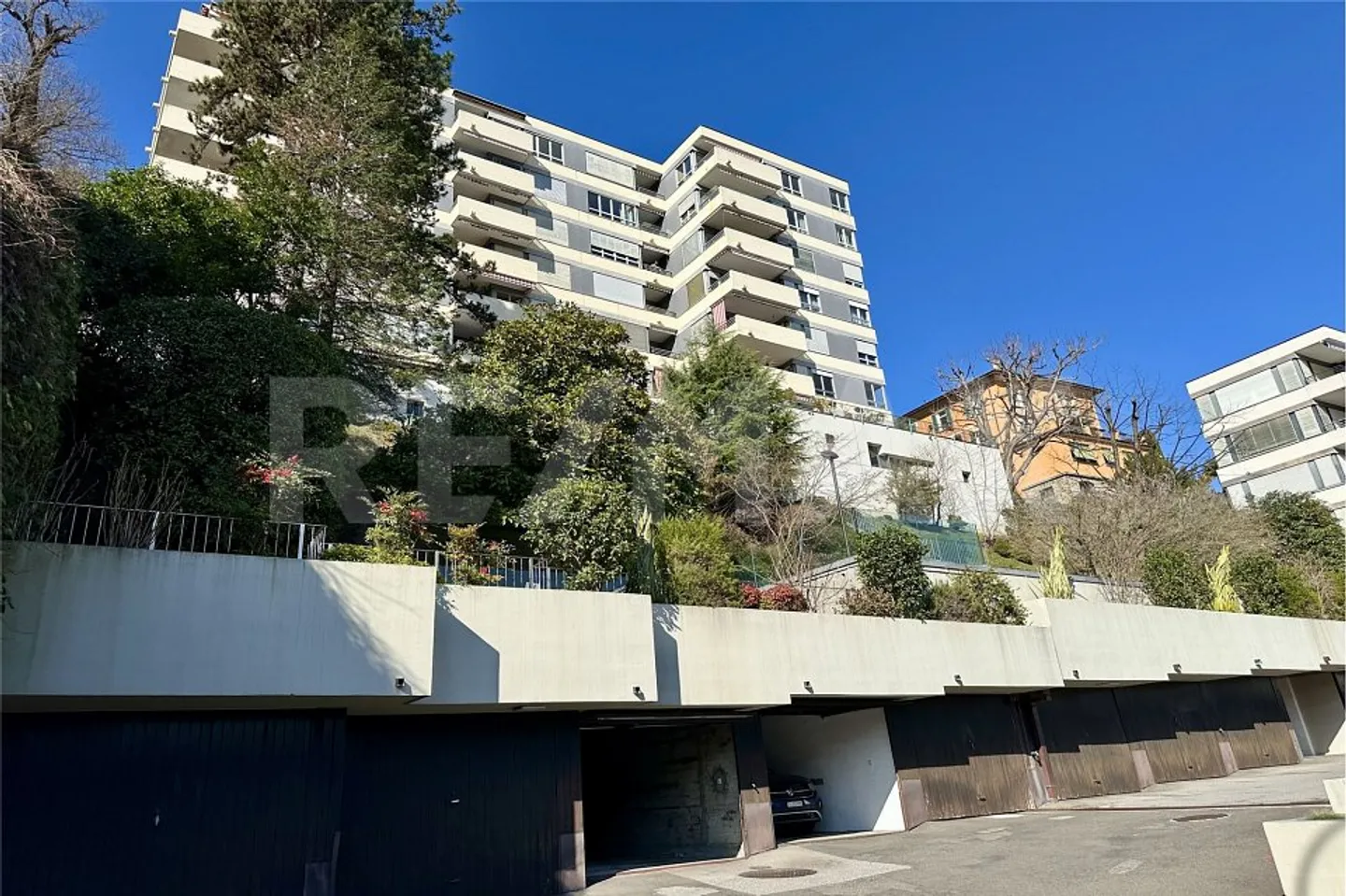 4 ½ Room Apartment with Breathtaking Views of Lugano and Monte Brè - Photo 11 of 13