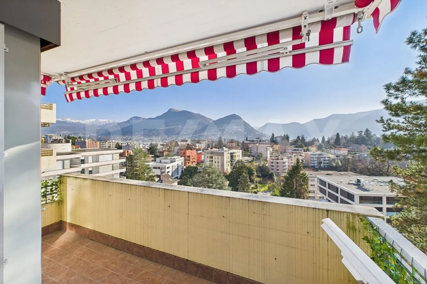 4 ½ Room Apartment with Breathtaking Views of Lugano and Monte Brè - Photo 12 of 13
