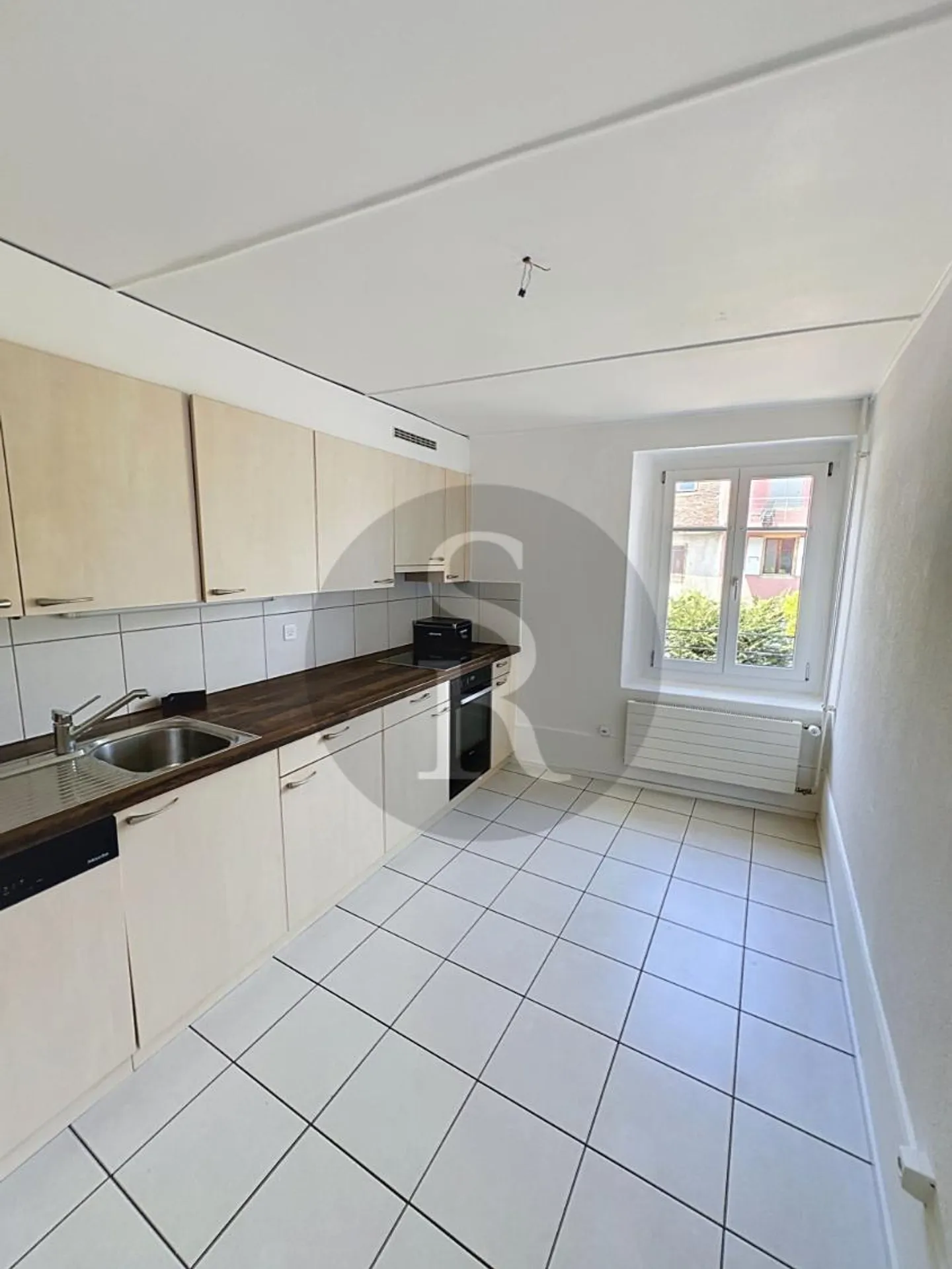 6-Zimmer-Wohnung - Foto 1 von 9