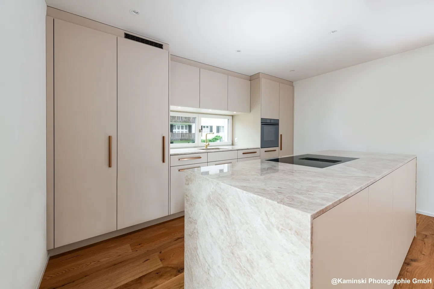 Appartamento giardino elegante di 4,5 stanze in costruzione ibrida in legno nobile - Foto 5 di 15
