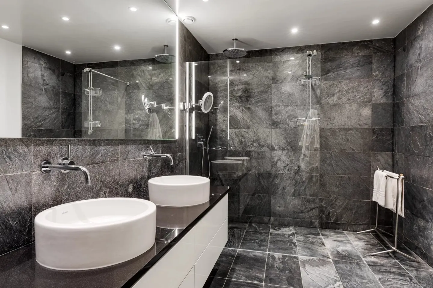 Magnificent high-end apartment in the heart of the village of Corsier - Photo 12 of 13