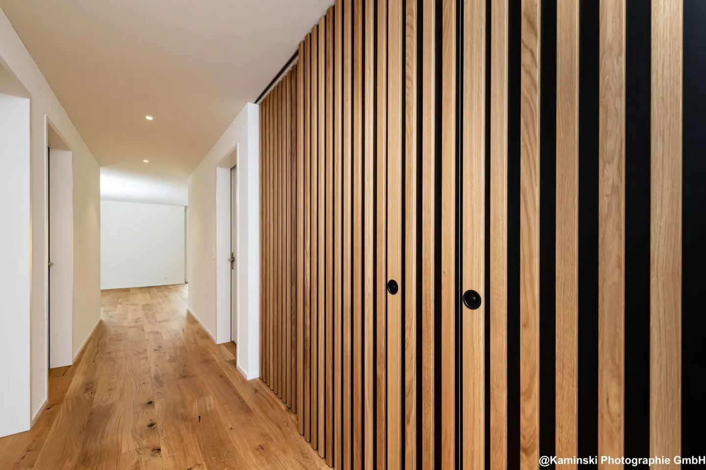 Appartamento giardino elegante di 4,5 stanze in costruzione ibrida in legno nobile - Foto 9 di 15
