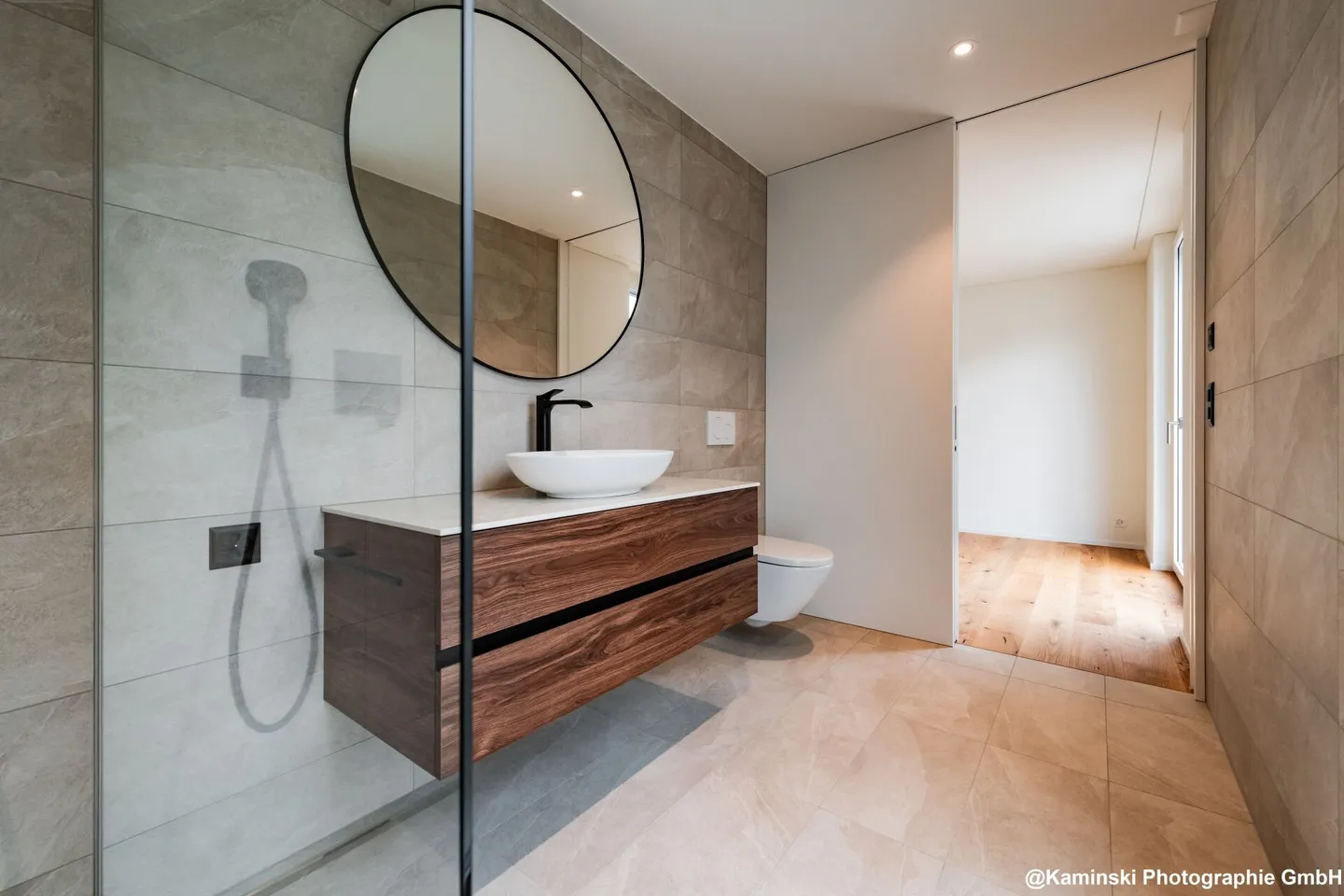Appartamento giardino elegante di 4,5 stanze in costruzione ibrida in legno nobile - Foto 13 di 15