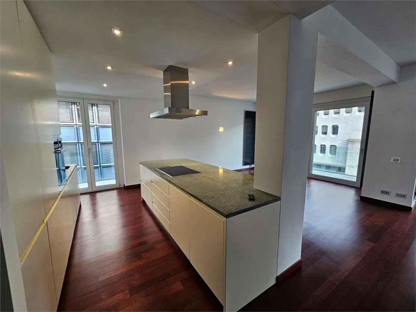 Geräumige 4.5 Zimmer in zentraler Lage in Lugano - Via Franscini 3 - Foto 5 von 13