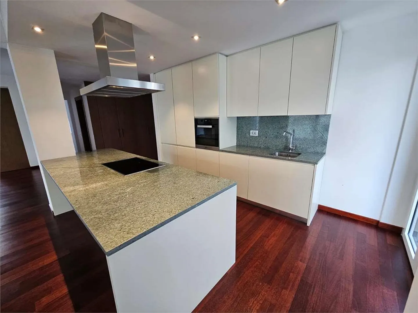 Geräumige 4.5 Zimmer in zentraler Lage in Lugano - Via Franscini 3 - Foto 6 von 13