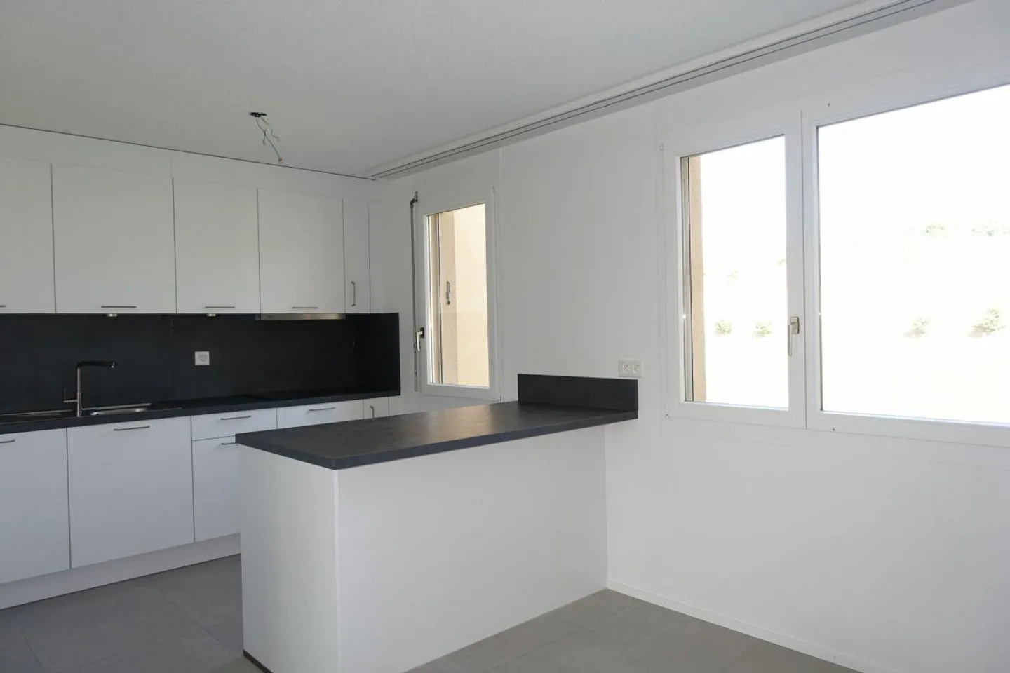 Neu renovierte 3.5 Zi-Eigentumswohnung mit Einstellhallenplatz - Foto 1 di 21