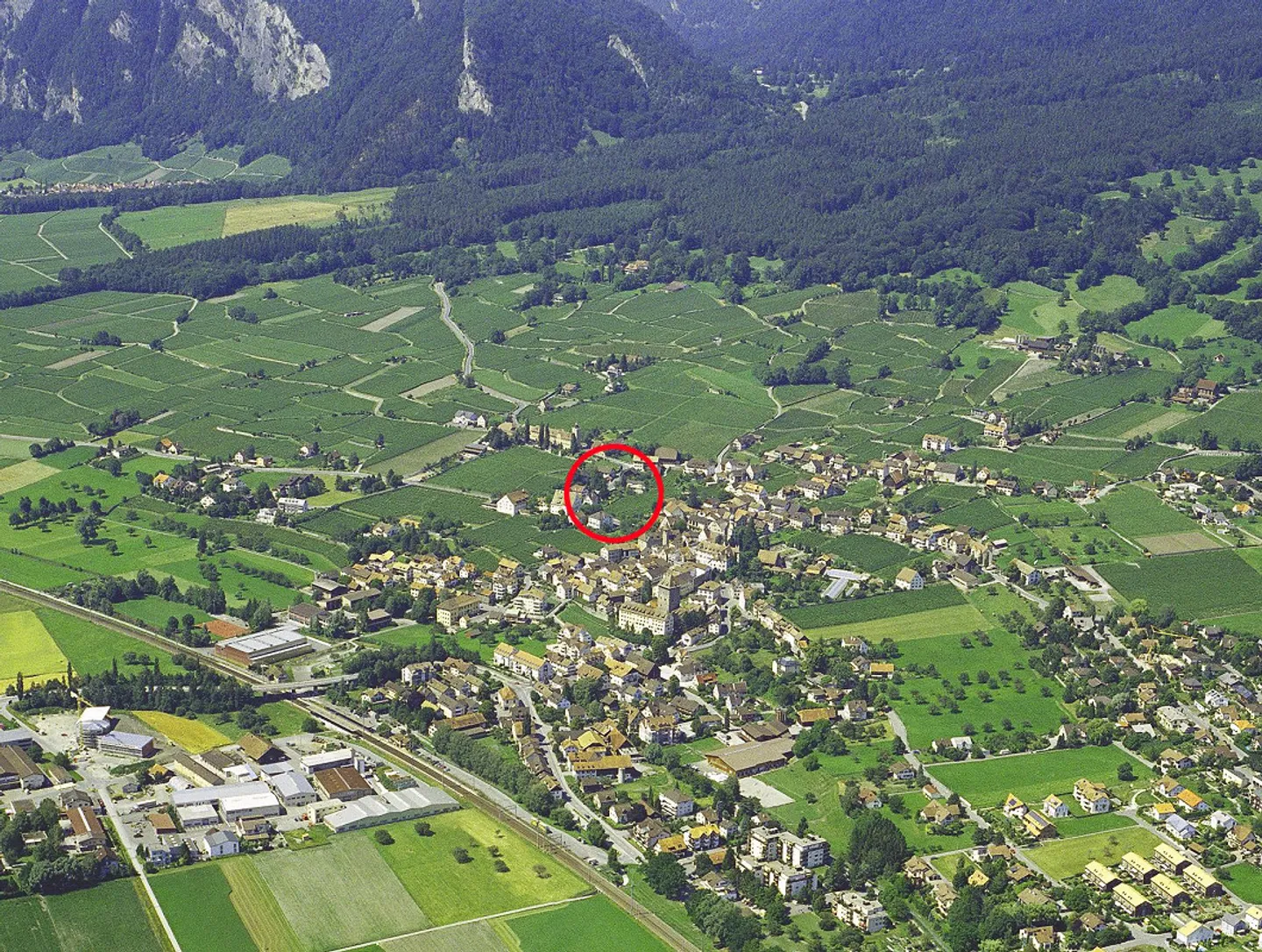 In mezzo alle vigne: esclusivo attico duplex di 5,5 stanze - Foto 6 di 6