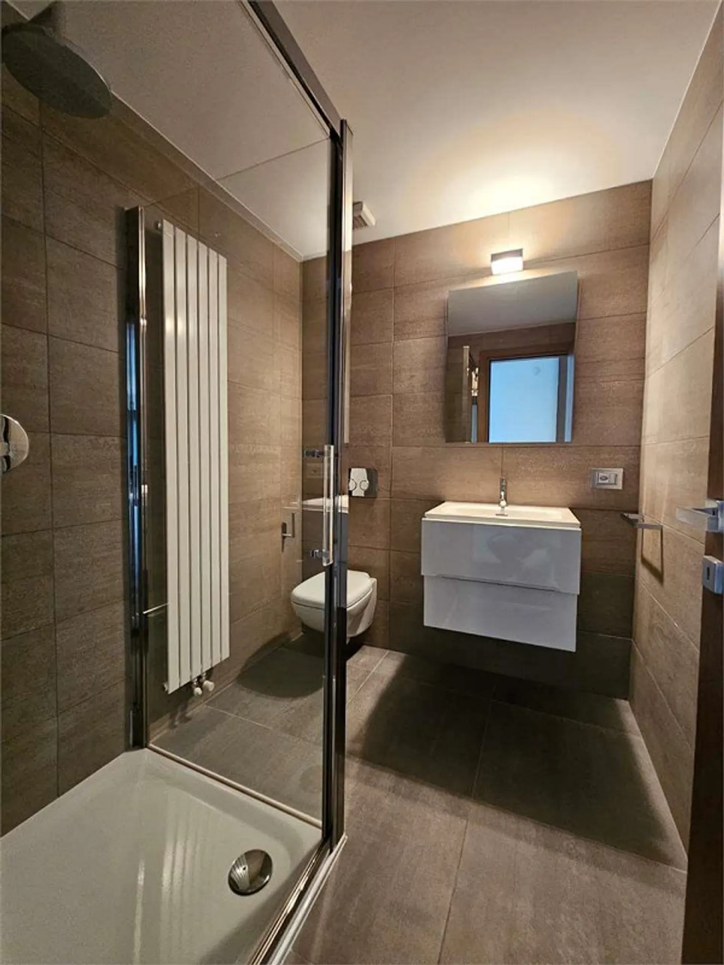 Geräumige 4.5 Zimmer in zentraler Lage in Lugano - Via Franscini 3 - Foto 12 von 13