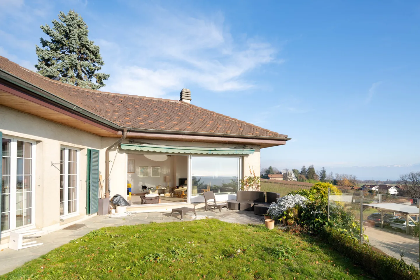 Außergewöhnliche Lage zwischen Weinbergen und See, Villa zu renovieren! - Foto 2 von 11