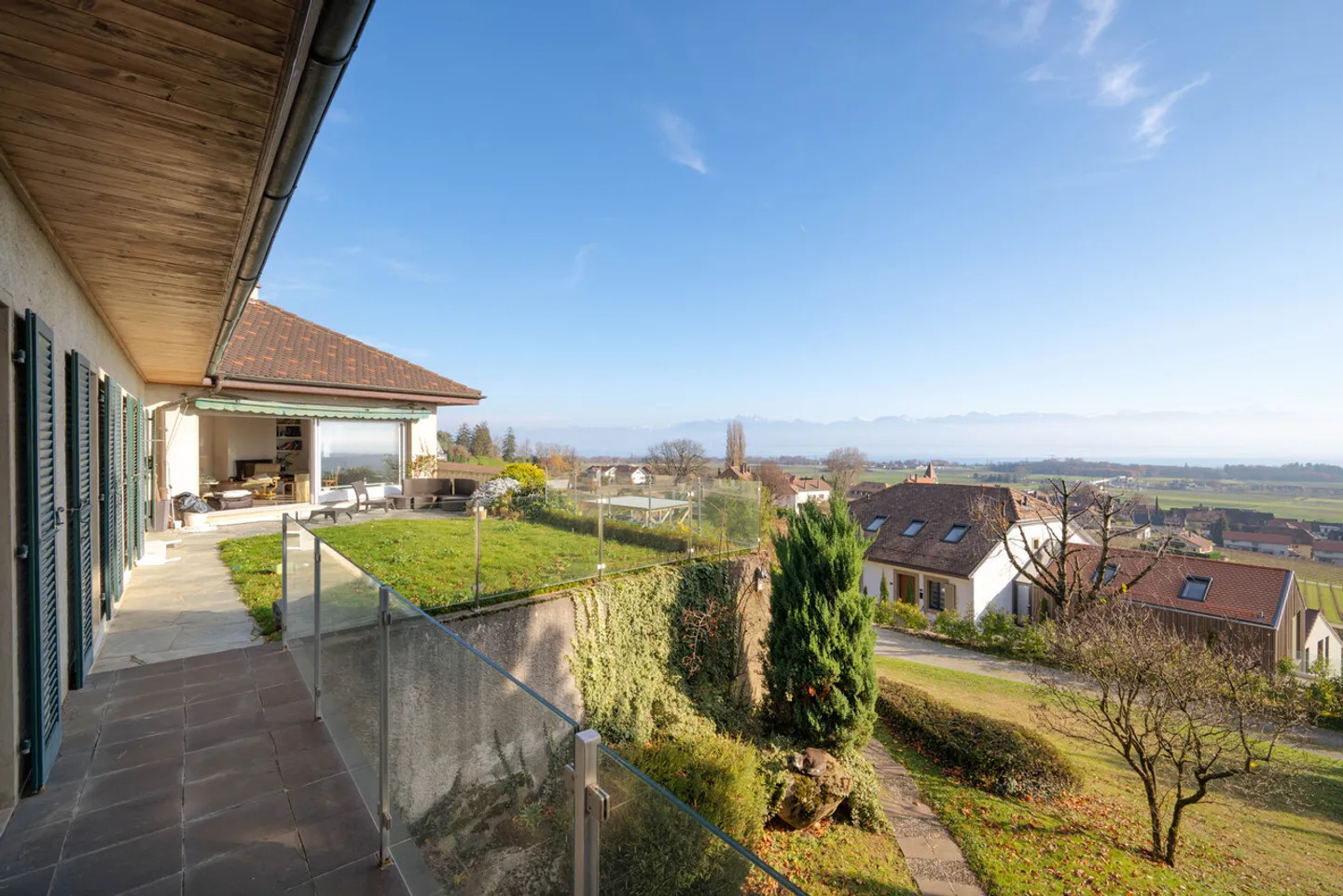 Außergewöhnliche Lage zwischen Weinbergen und See, Villa zu renovieren! - Foto 8 von 11