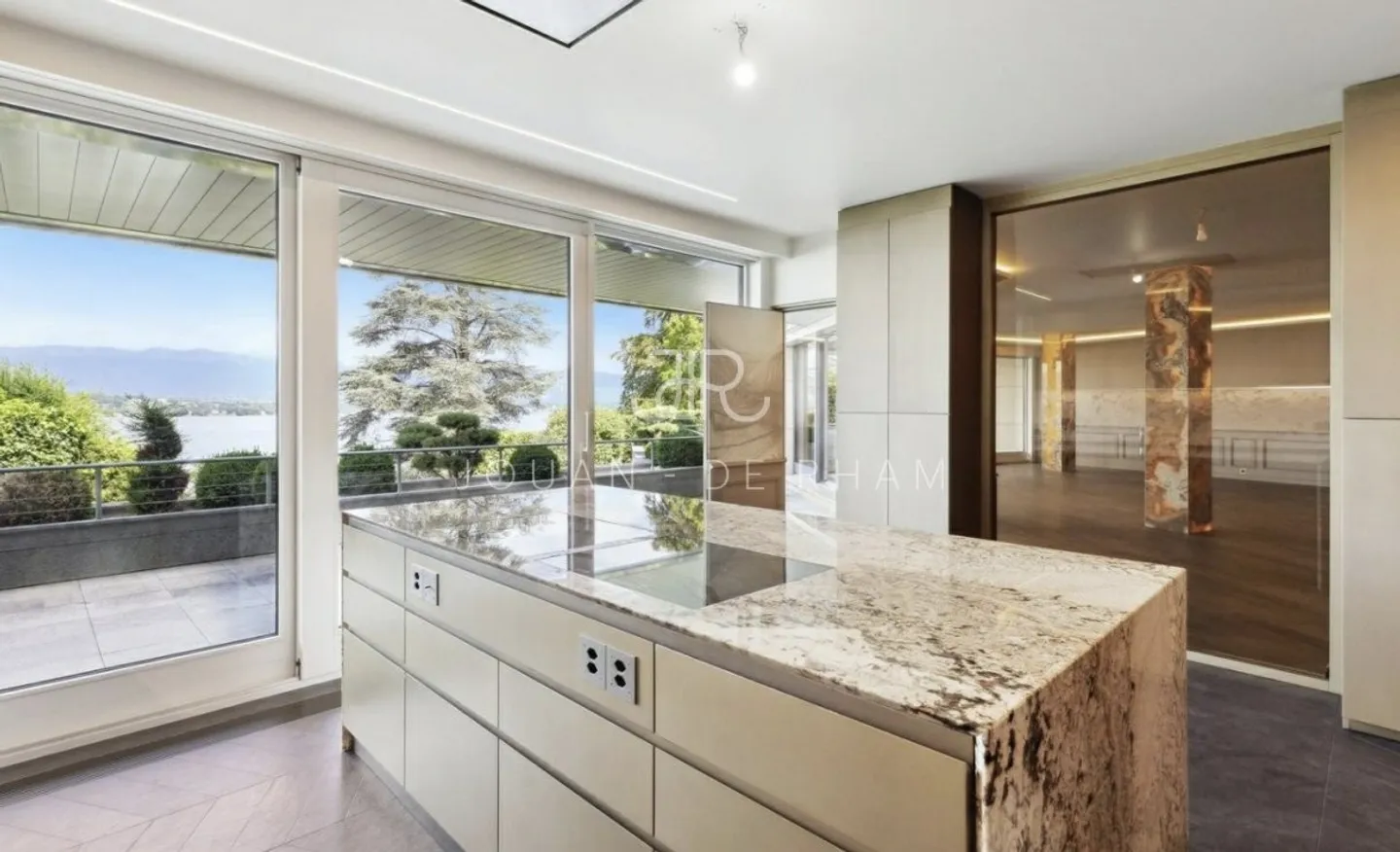 Exceptional apartment with panoramic view - Photo 1 of 8