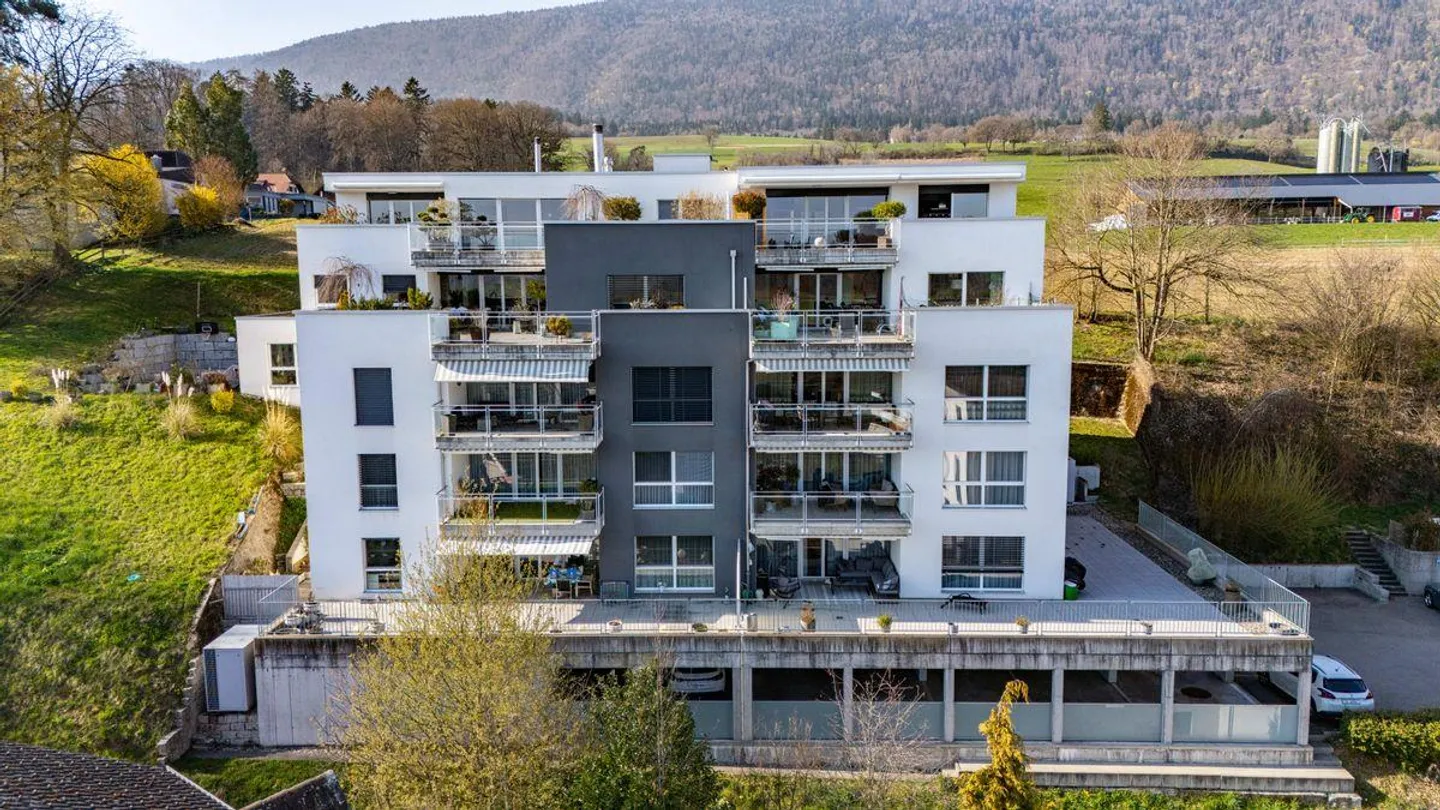 Modernes Mehrfamilienhaus in Grenchen - Foto 1 von 13