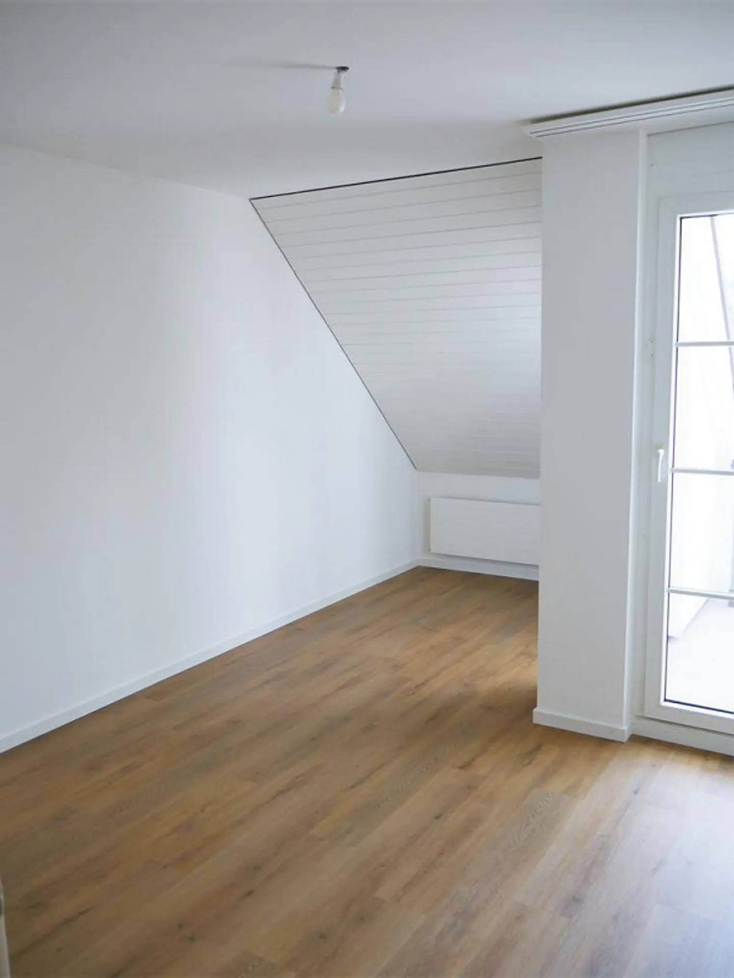 Appartamento duplex ristrutturato di 4,5 locali con balconi e posti auto - Foto 5 di 12
