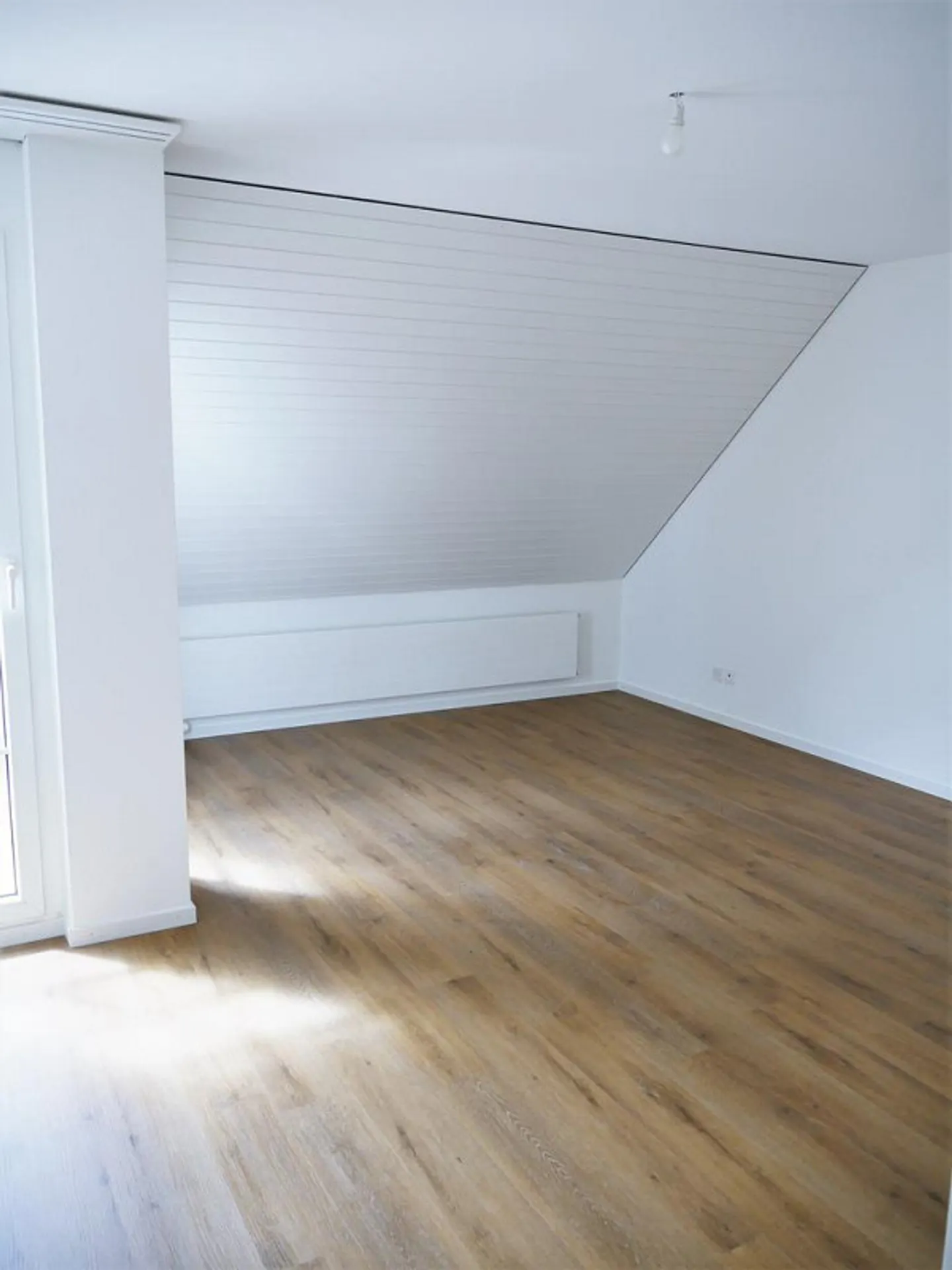 Appartamento duplex ristrutturato di 4,5 locali con balconi e posti auto - Foto 6 di 12