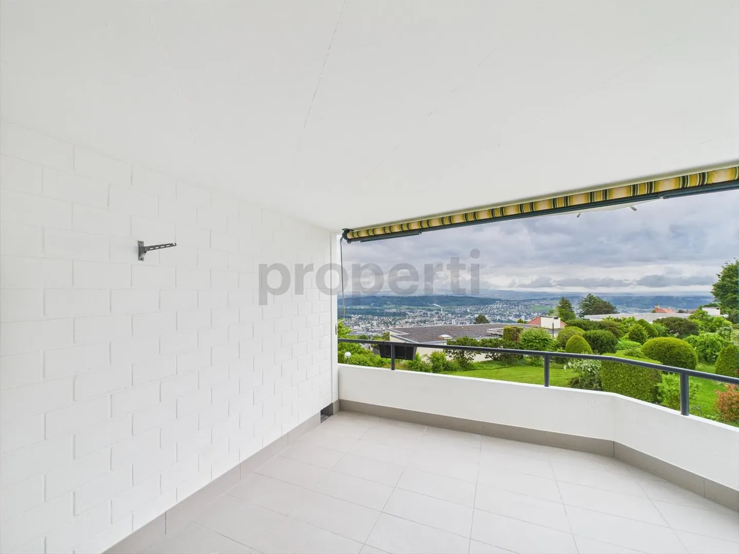 Appartamento ristrutturato di 4,5 stanze con vista panoramica - Foto 4 di 13