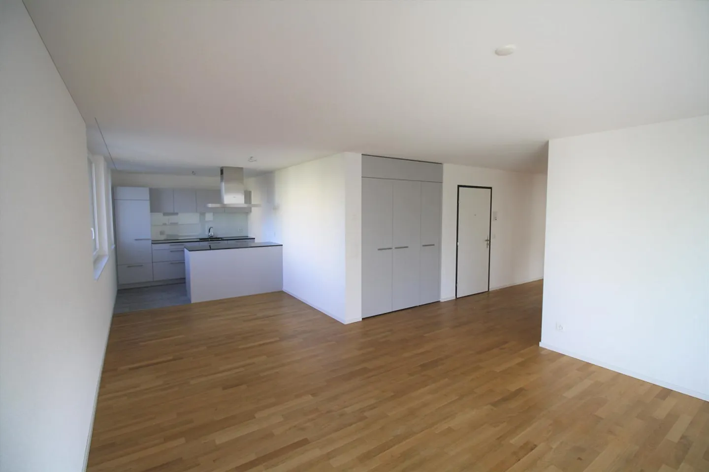 Appartement moderne de 3½ pièces dans un emplacement calme - Photo 2 sur 8