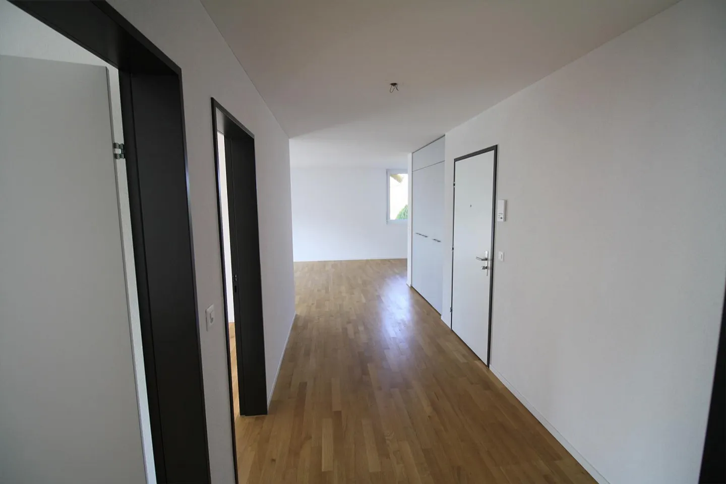 Appartement moderne de 3½ pièces dans un emplacement calme - Photo 3 sur 8