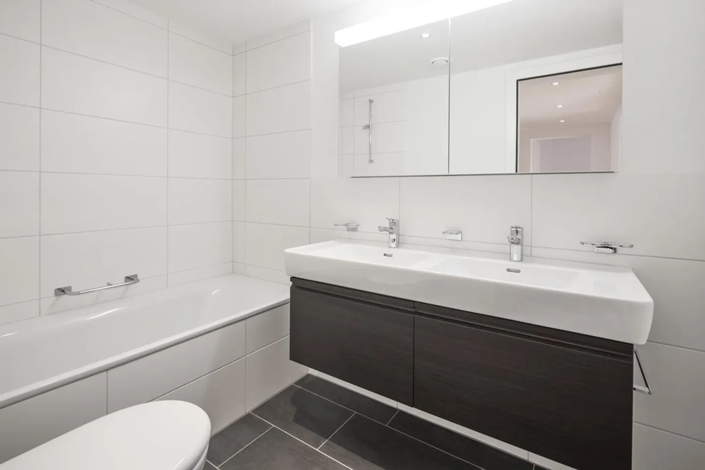 City-Close and Modern Family Apartment - Photo 7 of 9