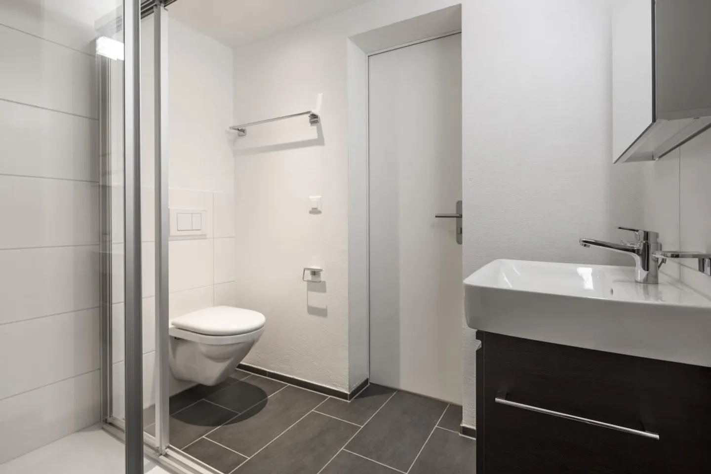 City-Close and Modern Family Apartment - Photo 8 of 9