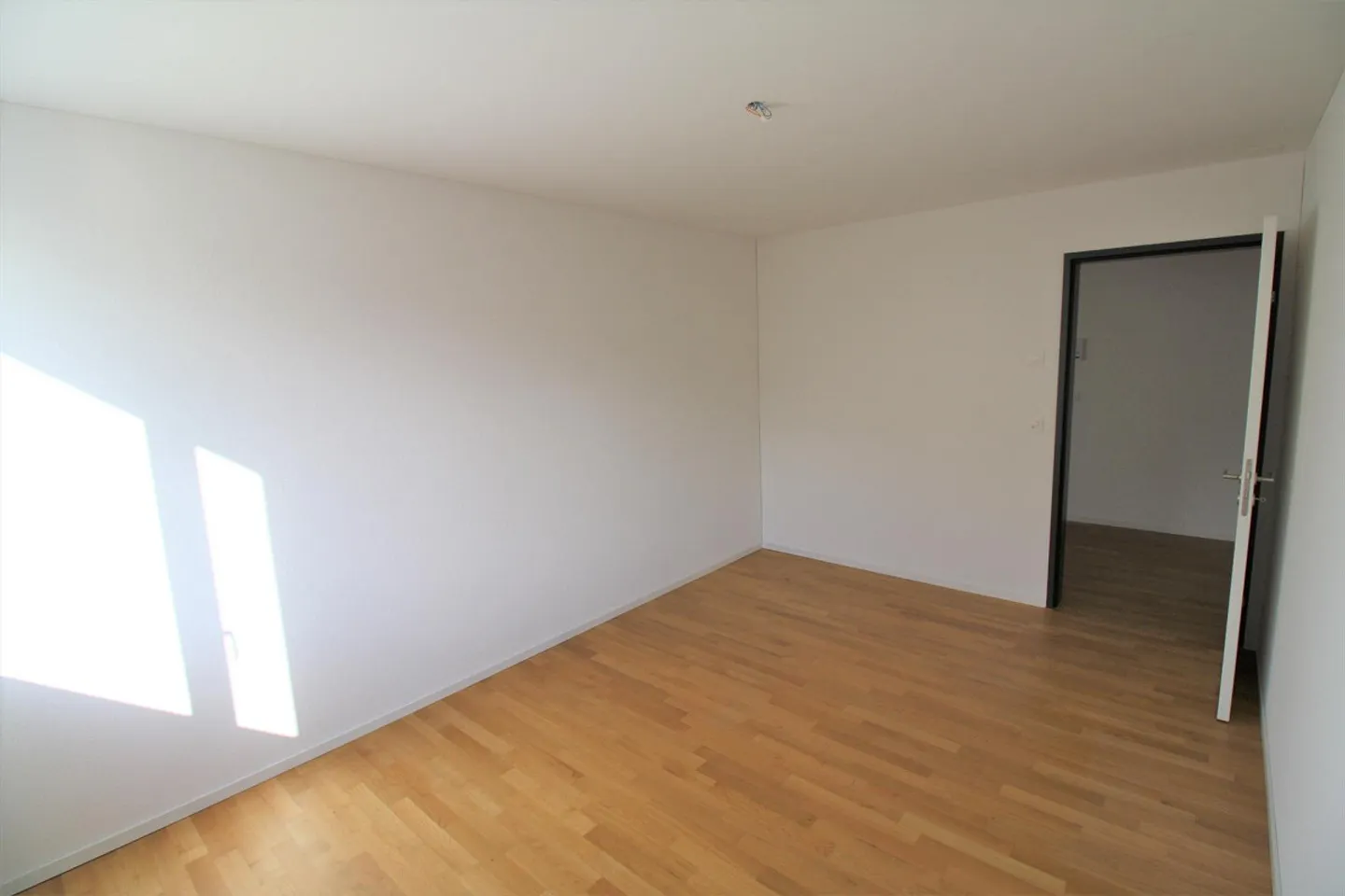 Appartement moderne de 3½ pièces dans un emplacement calme - Photo 4 sur 8