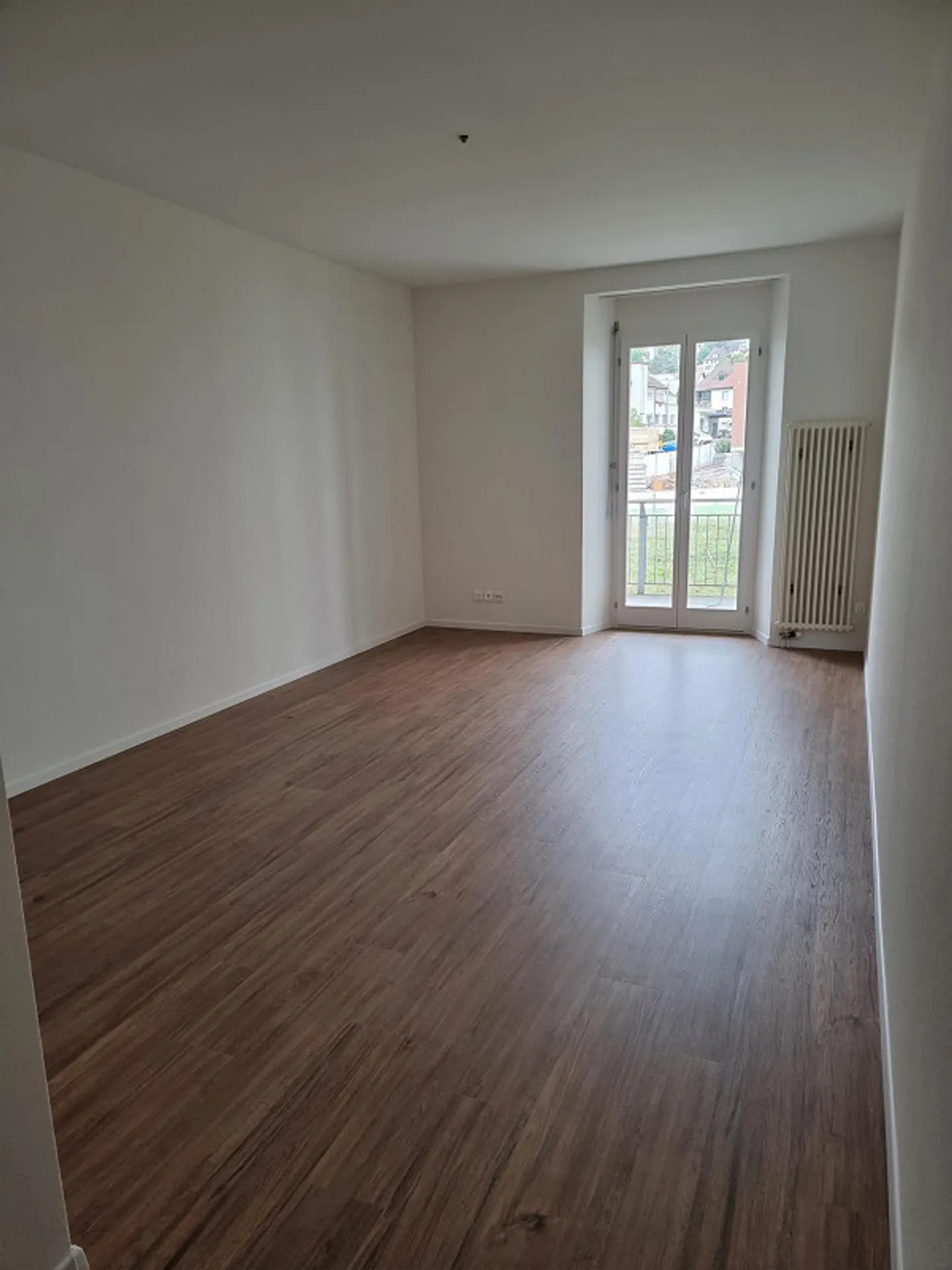 Appartement senior de 2,5 pièces situé au centre - Photo 2 sur 3