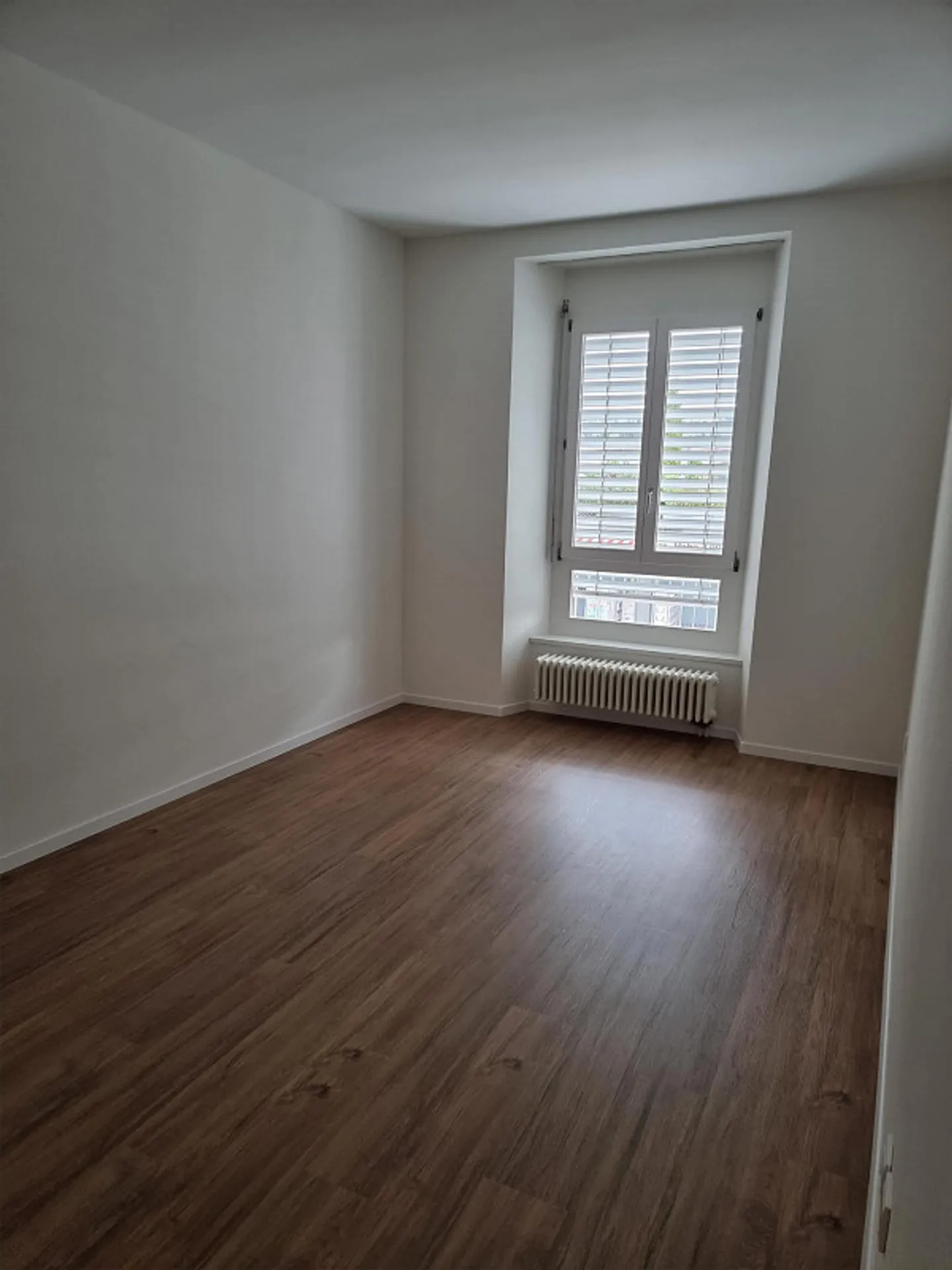 Appartement senior de 2,5 pièces situé au centre - Photo 3 sur 3