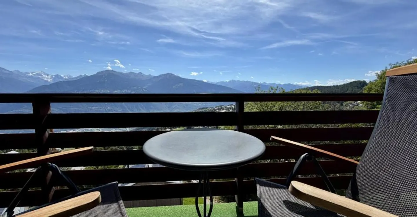 3.5-room apartment with a beautiful view of the Valais Alps - Photo 3 of 12
