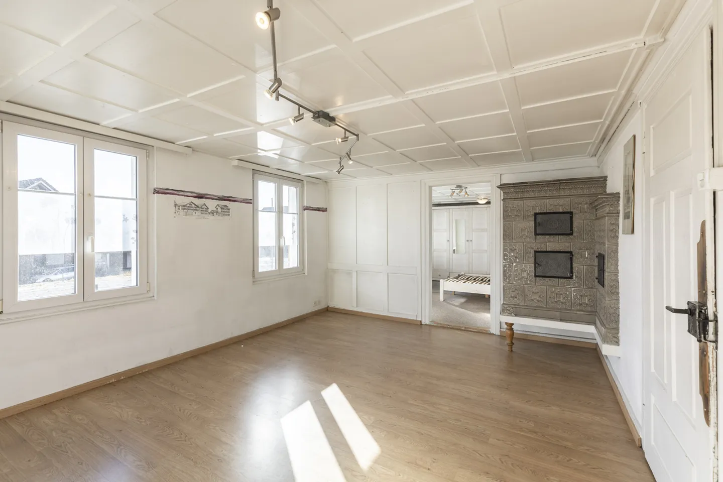 Vielseitiges Familienhaus in zentraler Lage - Foto 2 von 13