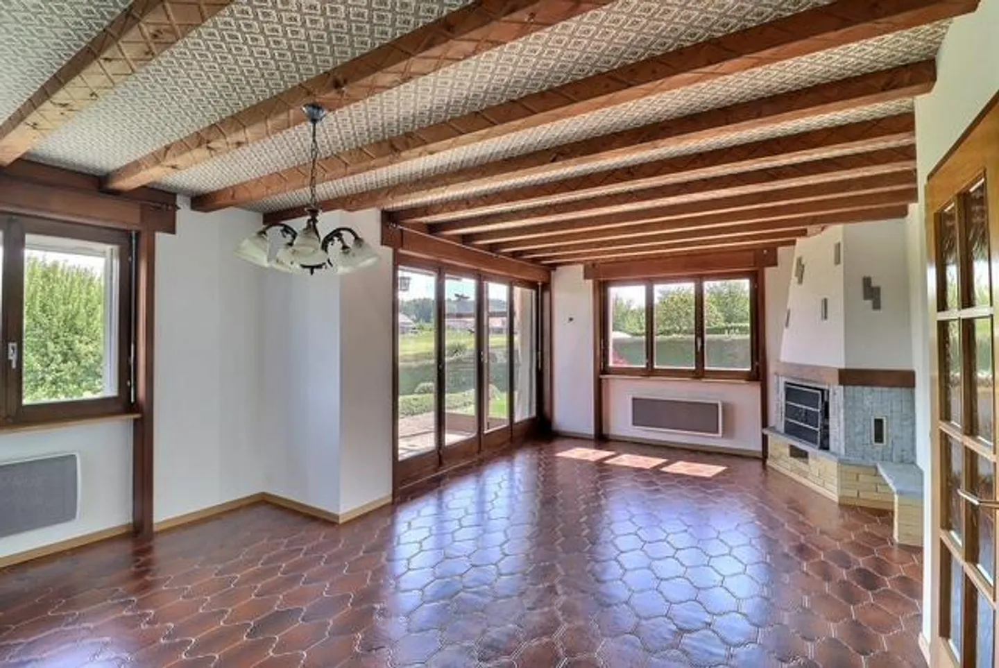 Bellissima villa indipendente a Siviriez? Grande giardino, volumi generosi e potenziale da rivelare - Foto 4 di 11