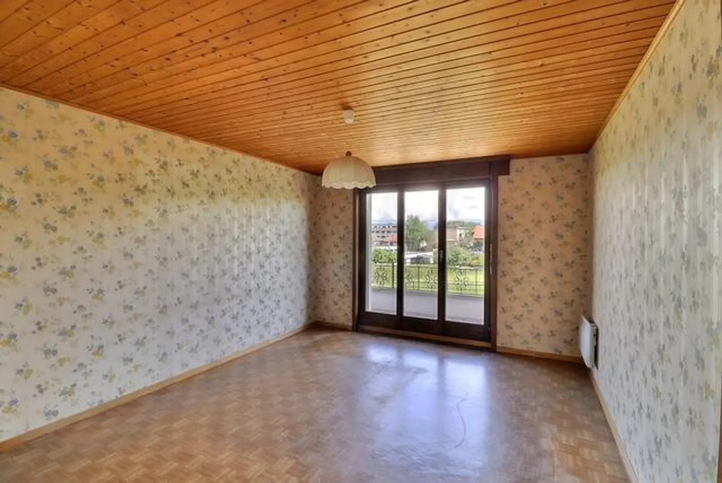 Bellissima villa indipendente a Siviriez? Grande giardino, volumi generosi e potenziale da rivelare - Foto 5 di 11