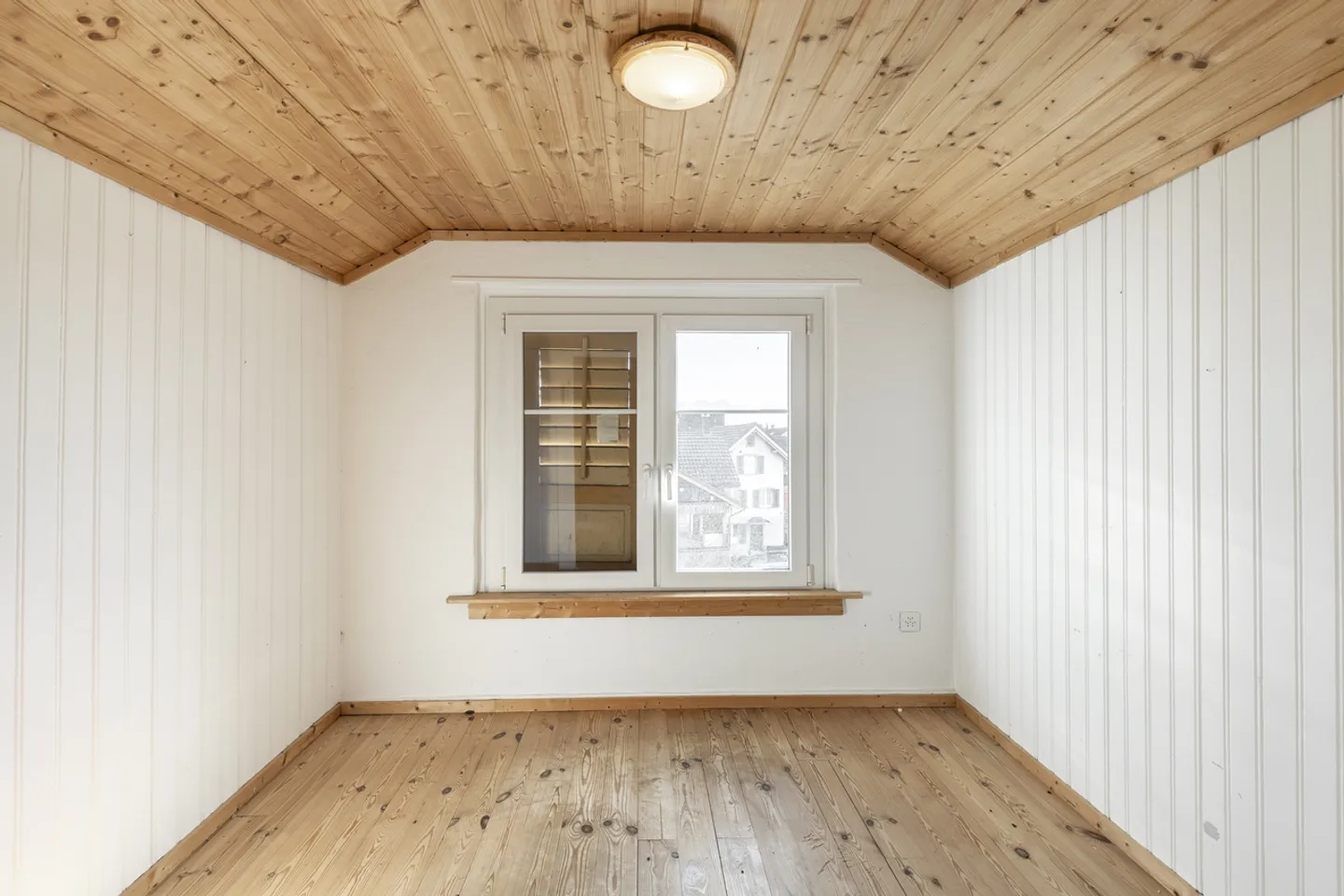 Vielseitiges Familienhaus in zentraler Lage - Foto 11 von 13