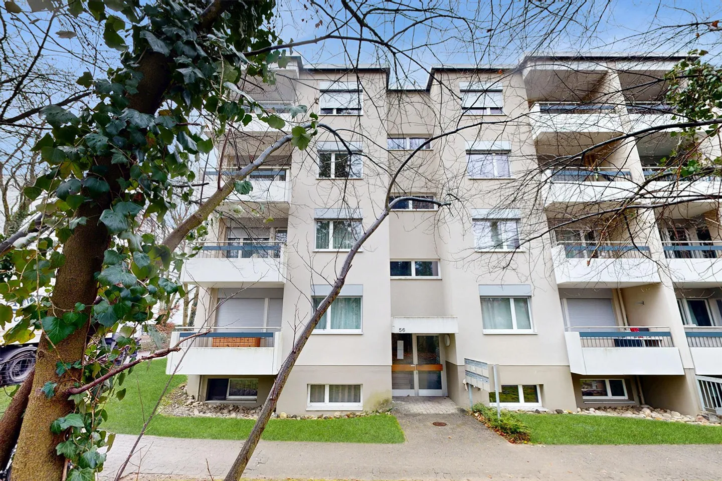 Modern 3.5-Room Apartment - Photo 2 of 10