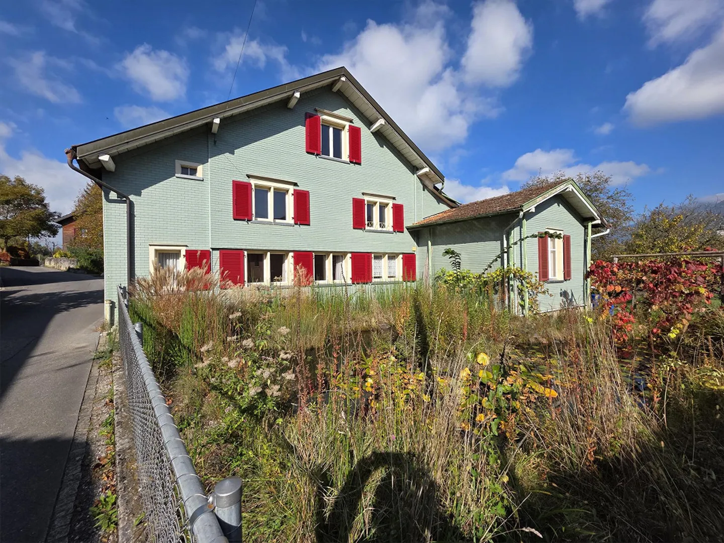 älteres Einfamilienhaus mit ruhigem Garten - Foto 1 von 8